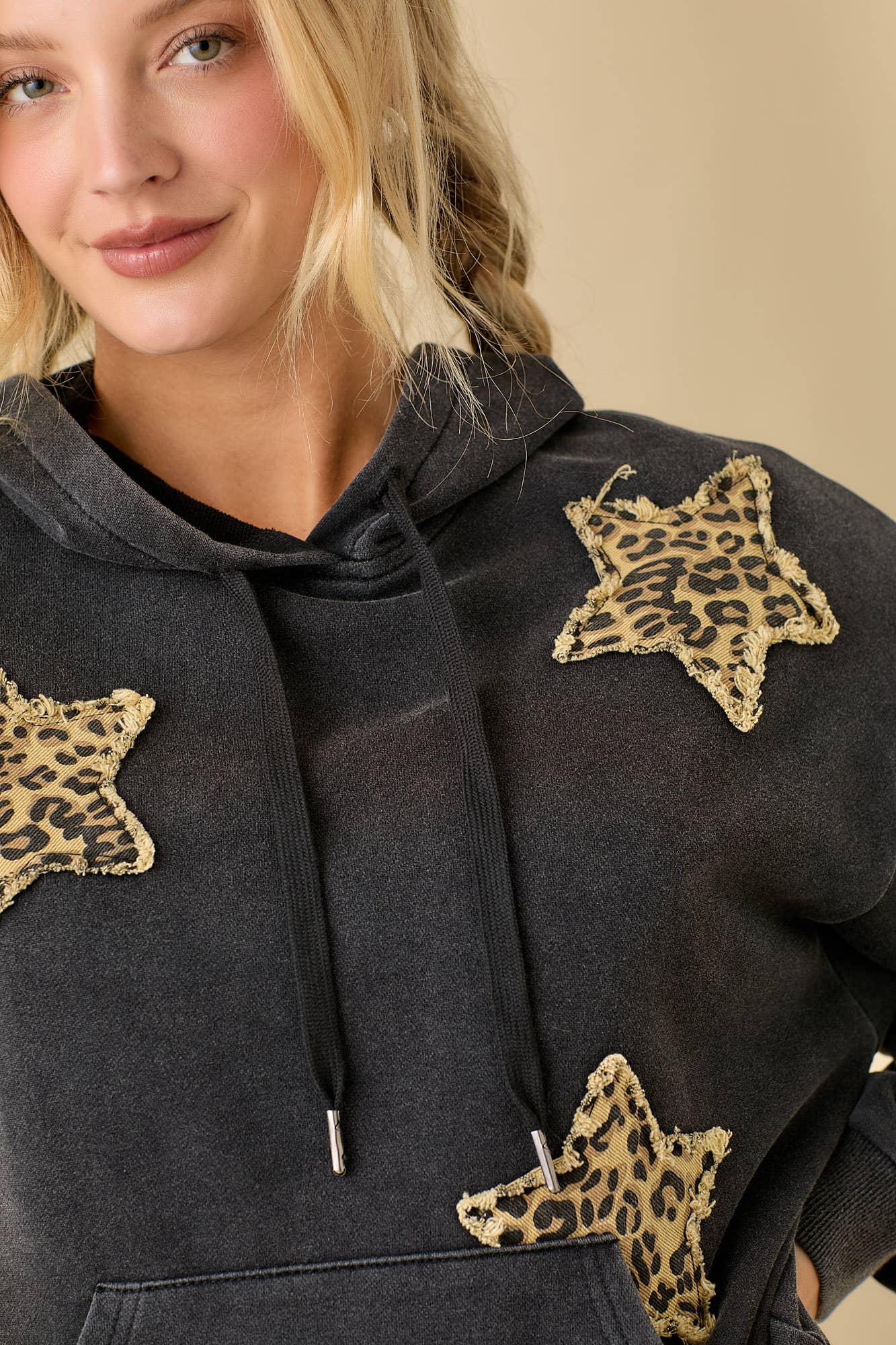 Mineral Wash Hoodie With Denim Star Patch: BLACK / L