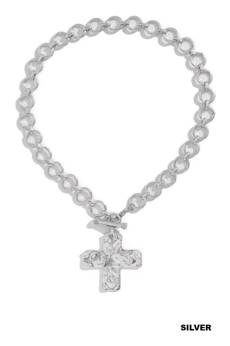 Notable Hammered Cross Toggle Necklace: GOLD / 1(ONE SIZE)