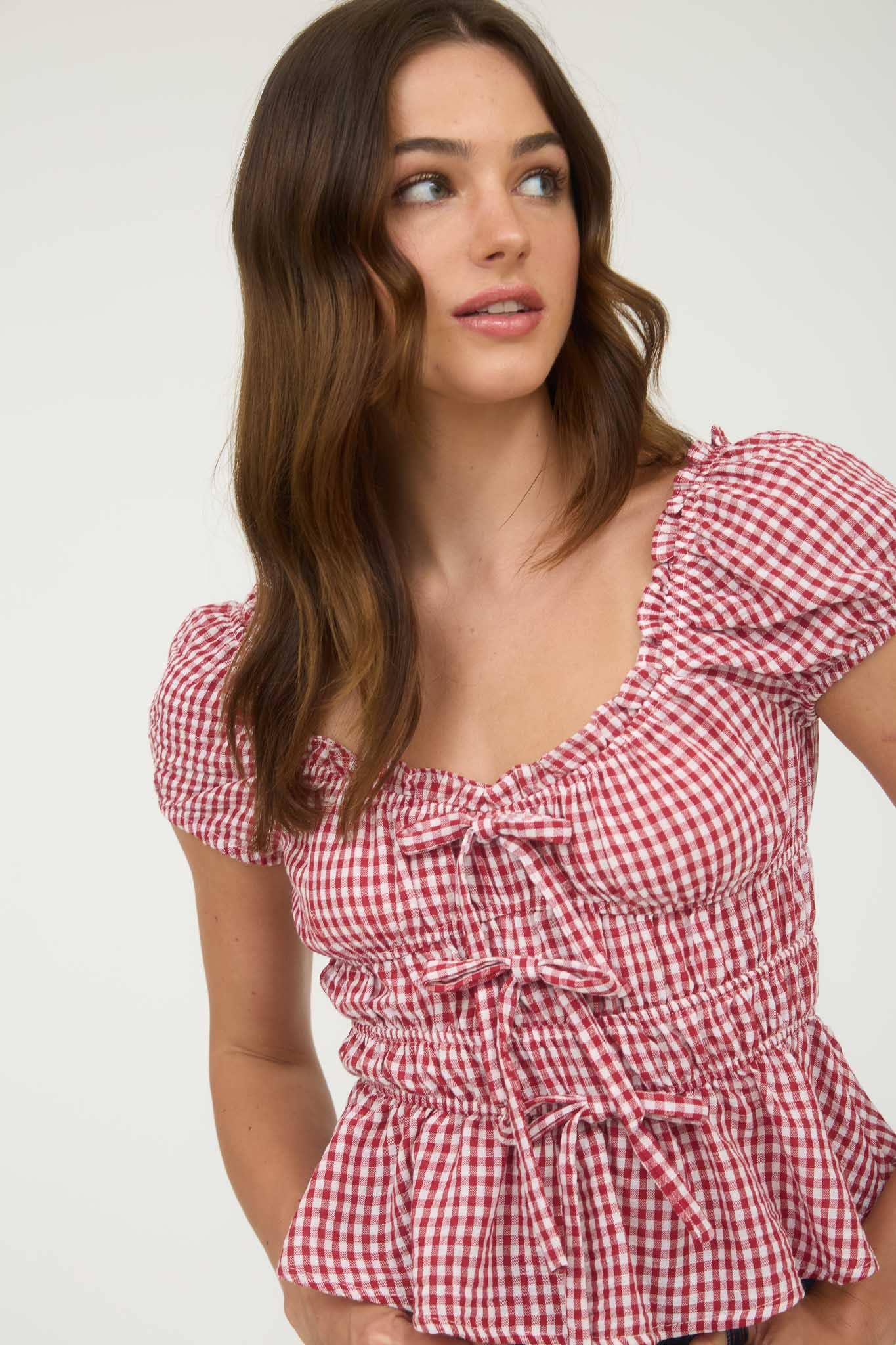 GINGHAM BOW DETAIL SHIRRED WAIST SHORT SLEEVE TOP: LIGHT KHAKI