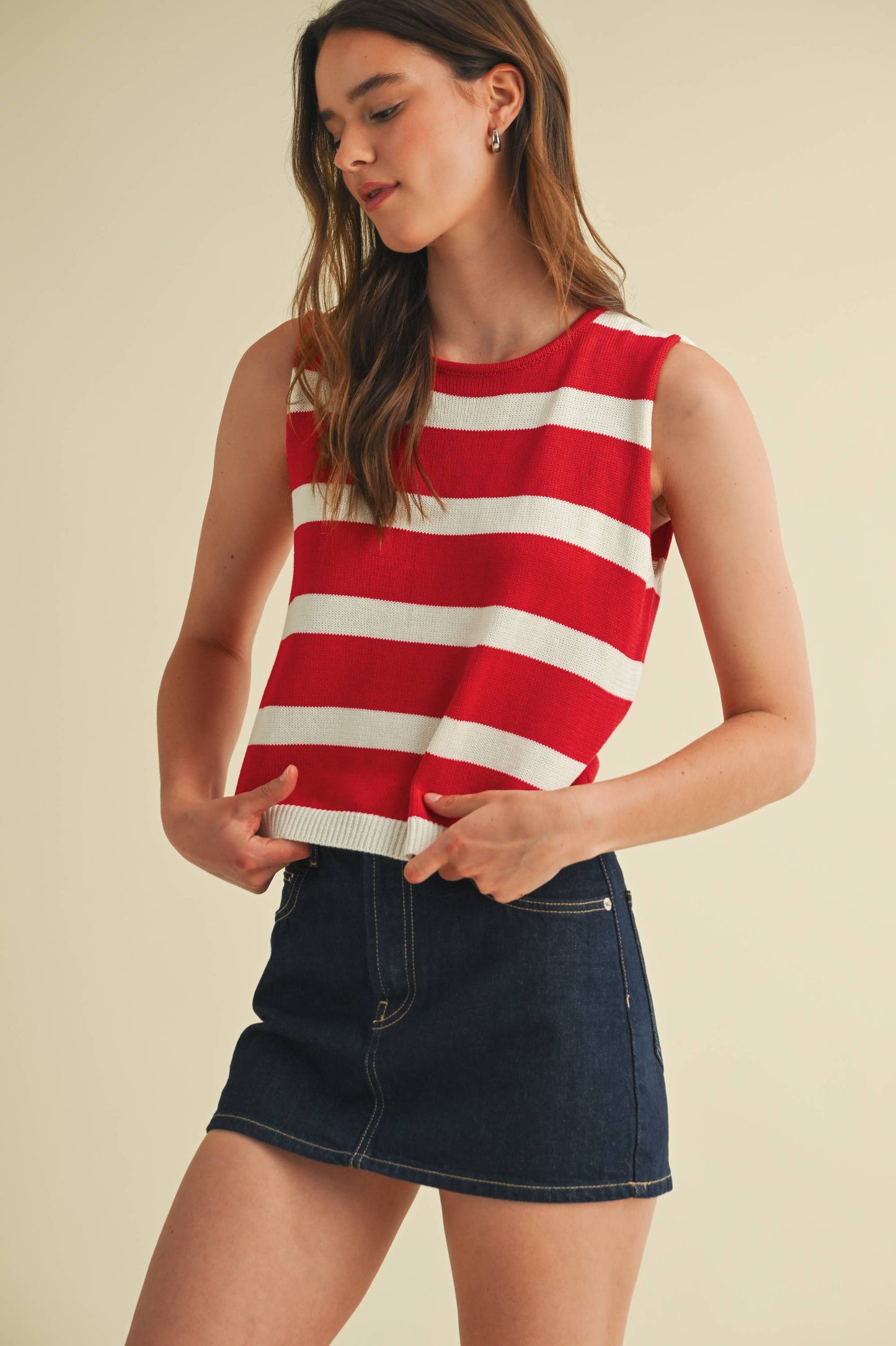 CSW18027 - STRIPED SLEEVELESS 4TH OF JULY SWEATER: Red / M