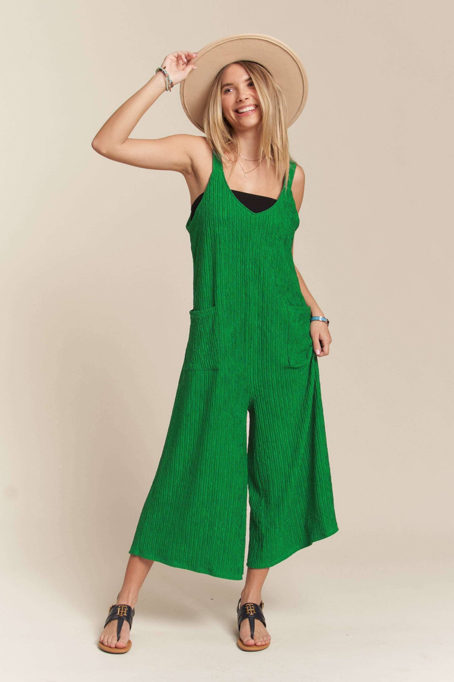 RP4087PL - WIDE LEG CRINKLE JUMPSUIT: L / BLACK