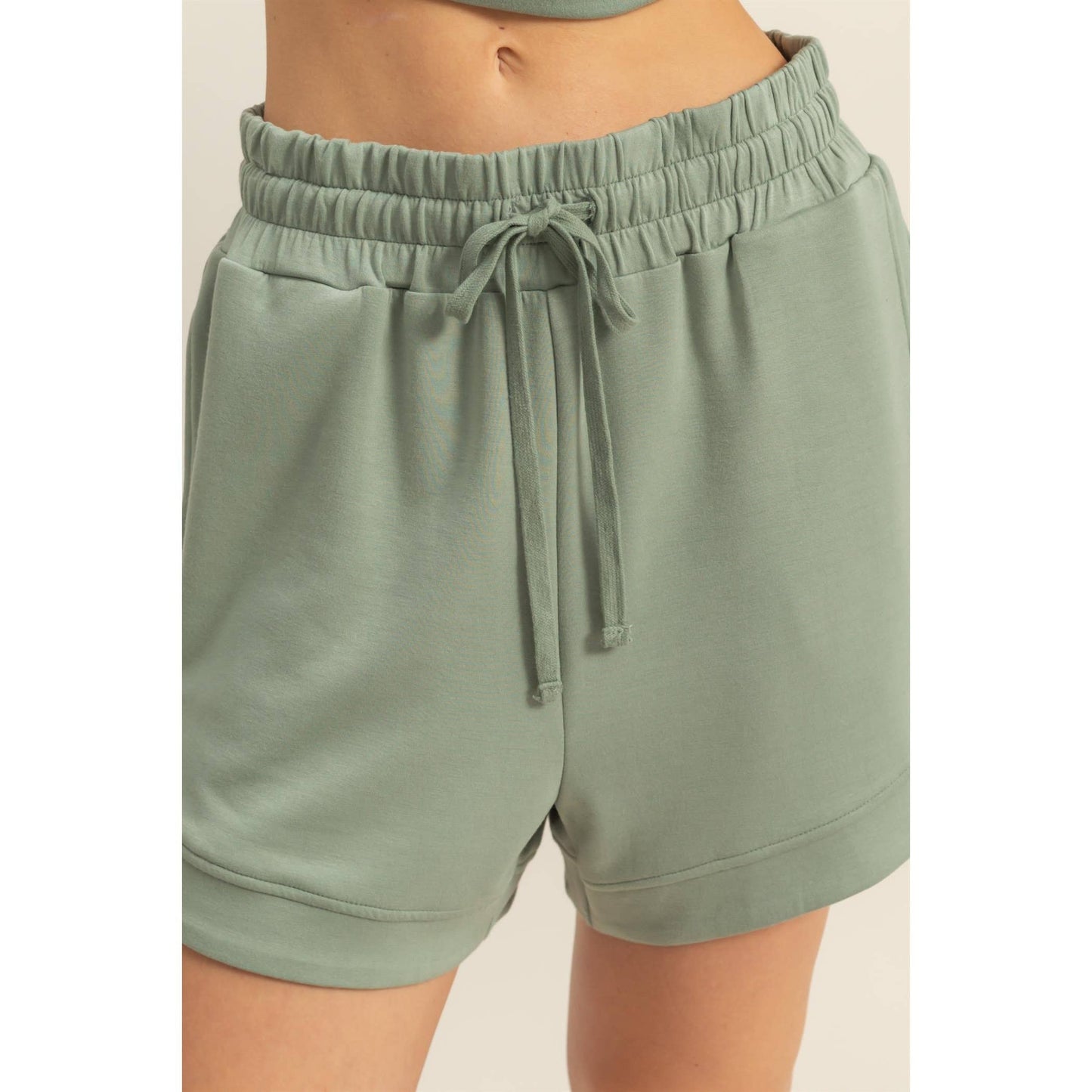 DZ25C563-Elasticized Waist Loose Sweat Shorts: BLACK / S-M-L(2-2-2)
