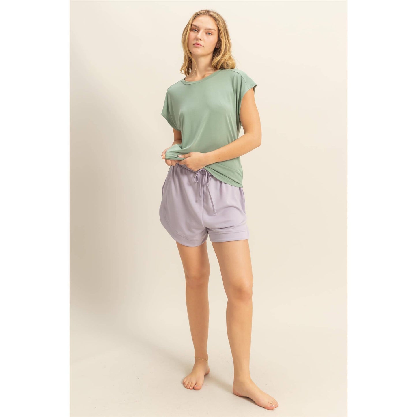 DZ25C563-Elasticized Waist Loose Sweat Shorts: BLACK / S-M-L(2-2-2)
