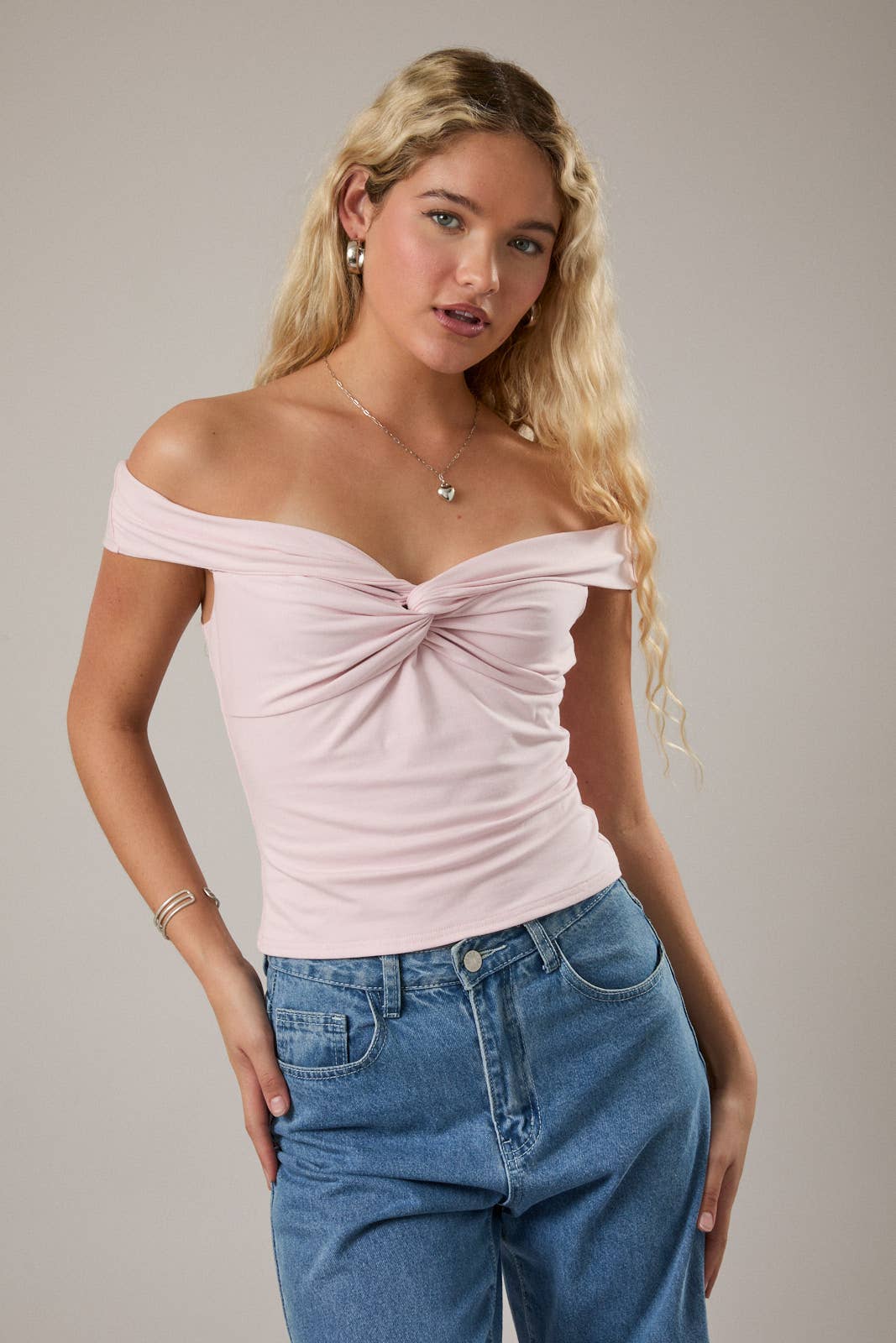 OFF THE SHOULDER TWIST TOP: Black / S