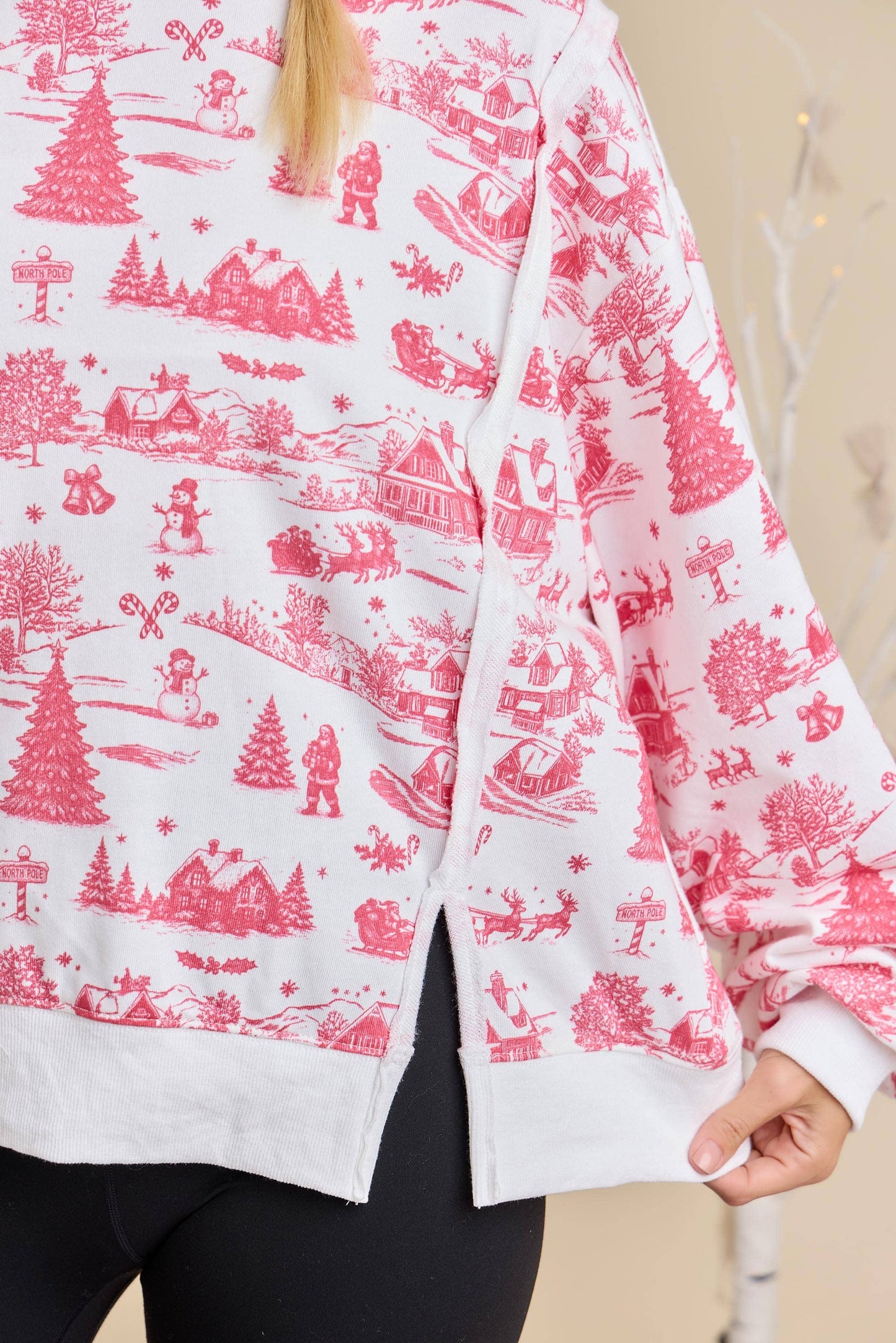 Holiday Toile Printed Oversized Top: Red / S
