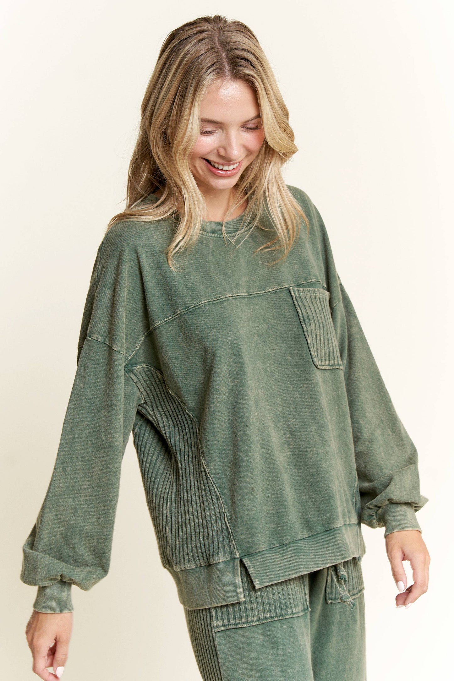 MineralWash Knit detail pocket sweatshirts HE5878T: Latte / S-M-L / 2-2-2