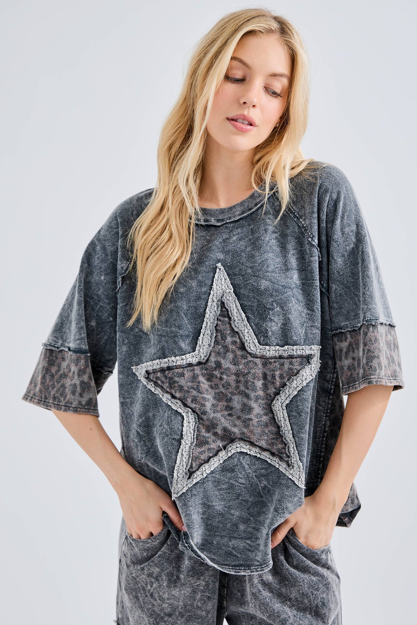 Mineral Washed Leopard Star Halfsleeve top HT6628: Ash Oak / S-M-L / 2-2-2