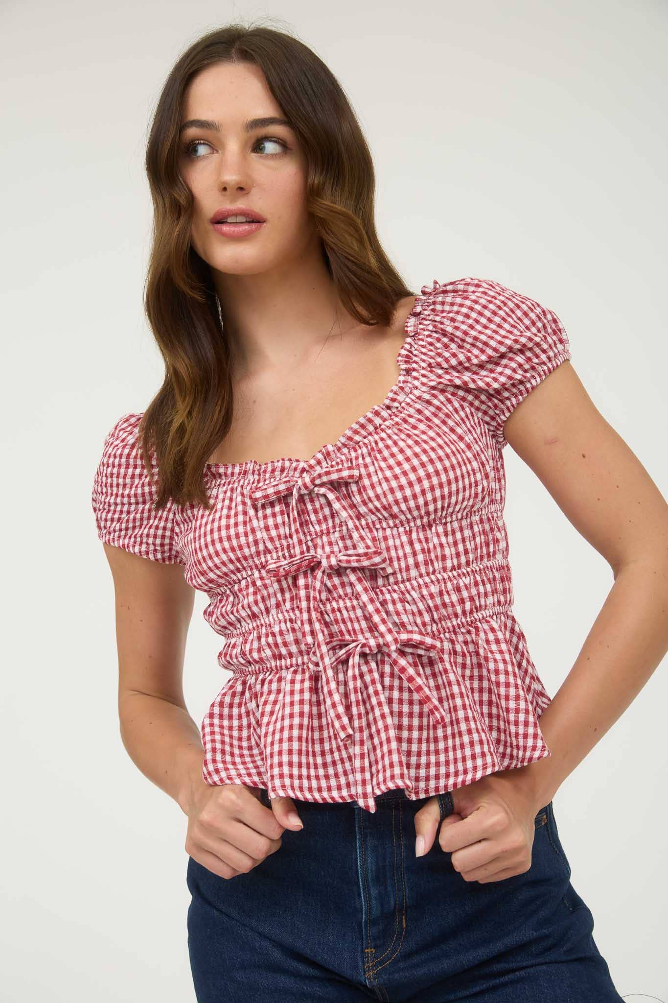 GINGHAM BOW DETAIL SHIRRED WAIST SHORT SLEEVE TOP: LIGHT KHAKI