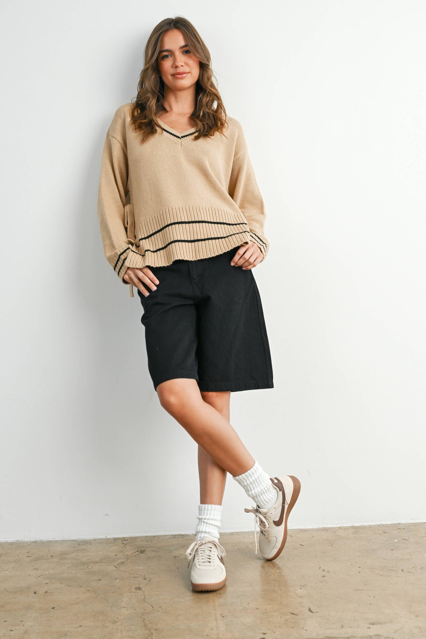 V-Neck Trimmed Long Sleeve Top - BMW7902: BLACK / TAUPE / M