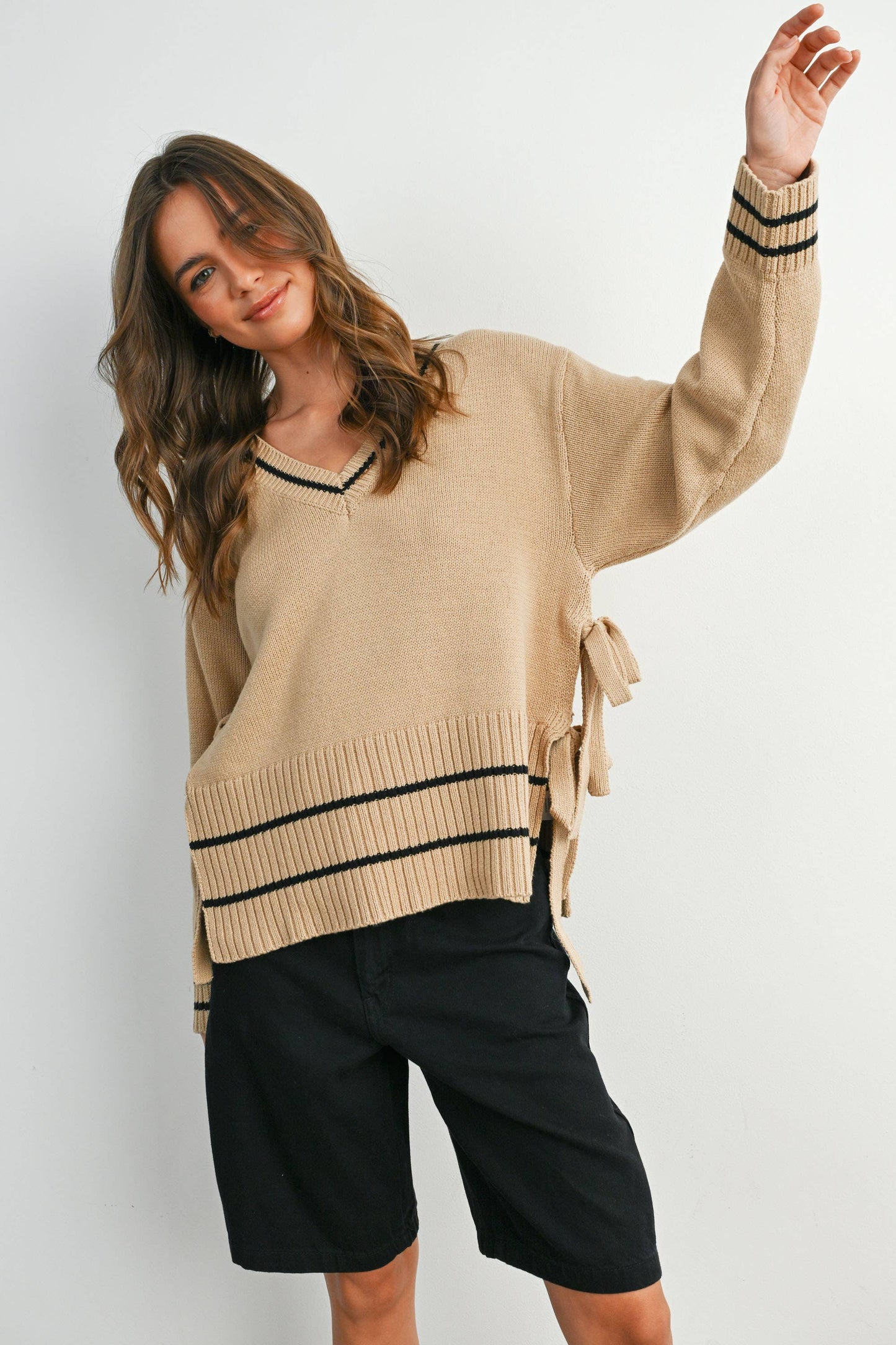 V-Neck Trimmed Long Sleeve Top - BMW7902: BLACK / TAUPE / M