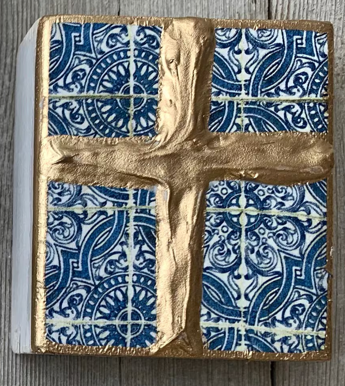 4x4 Decoupage Cross Art: Circle Dots