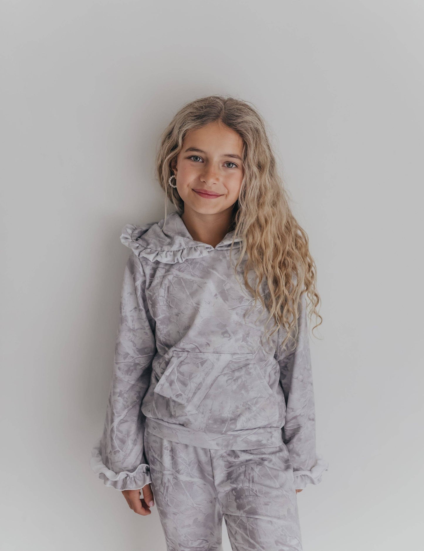 Kids Light Gray Camo Hooded Ruffle Pocket Lounge Set: 10/12