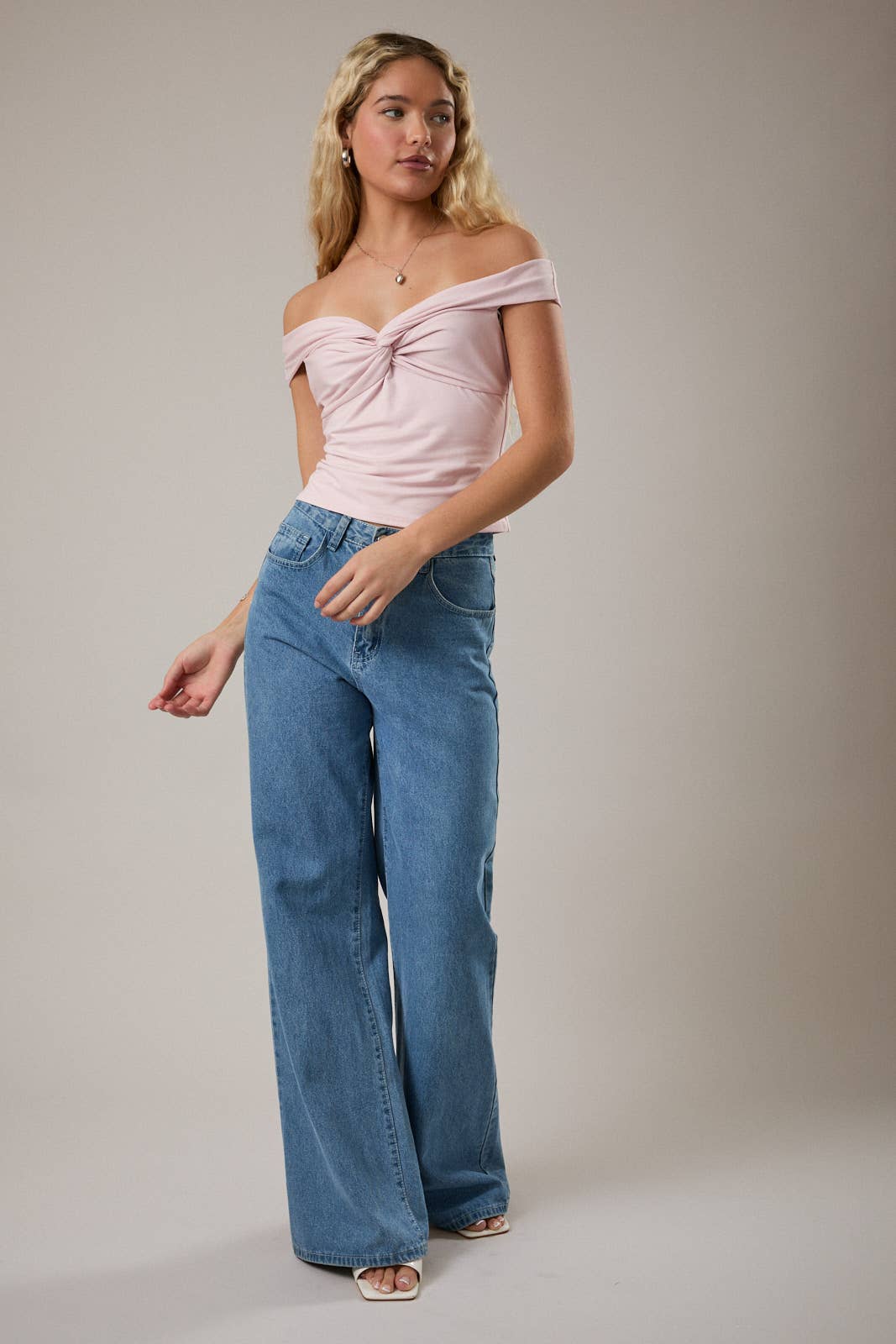 OFF THE SHOULDER TWIST TOP: Black / S