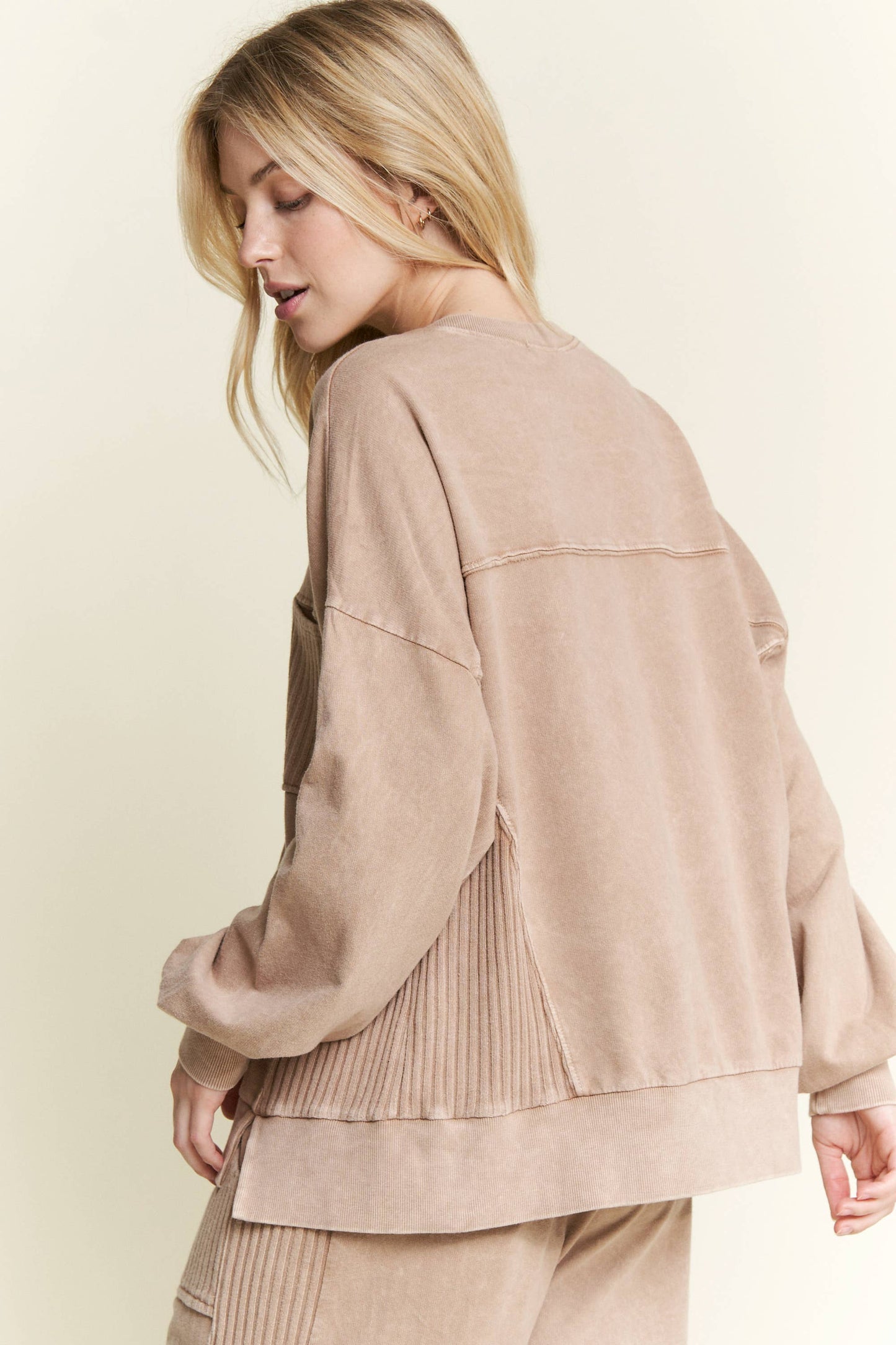 MineralWash Knit detail pocket sweatshirts HE5878T: Latte / S-M-L / 2-2-2