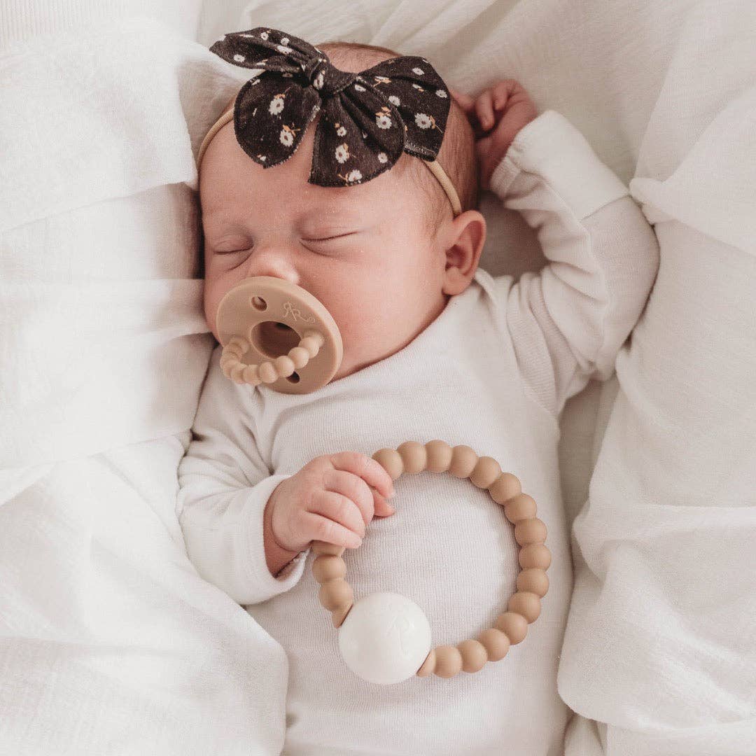 Cutie Teether Rattle: Orchid Clear