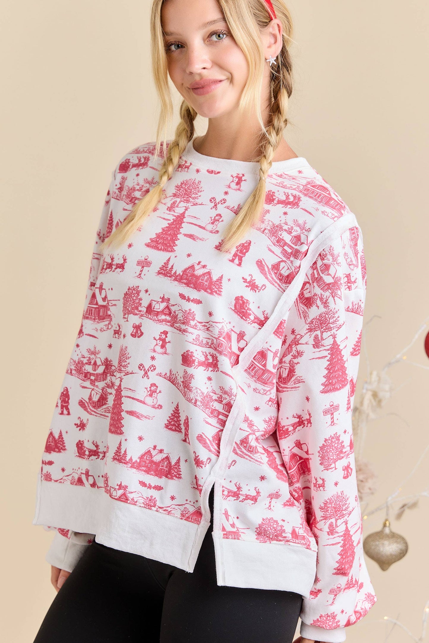 Holiday Toile Printed Oversized Top: Red / S