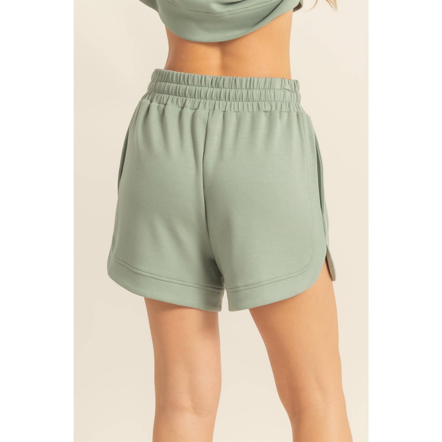 DZ25C563-Elasticized Waist Loose Sweat Shorts: BLACK / S-M-L(2-2-2)