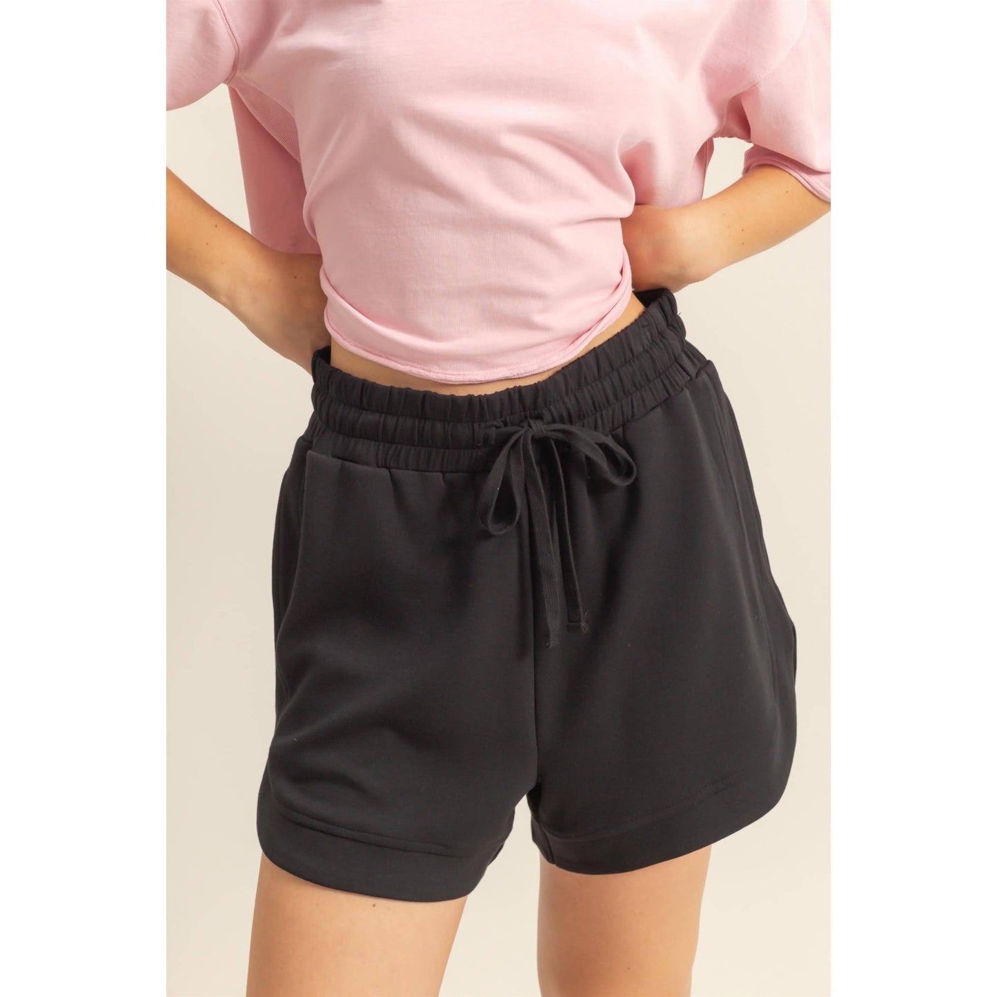 DZ25C563-Elasticized Waist Loose Sweat Shorts: BLACK / S-M-L(2-2-2)