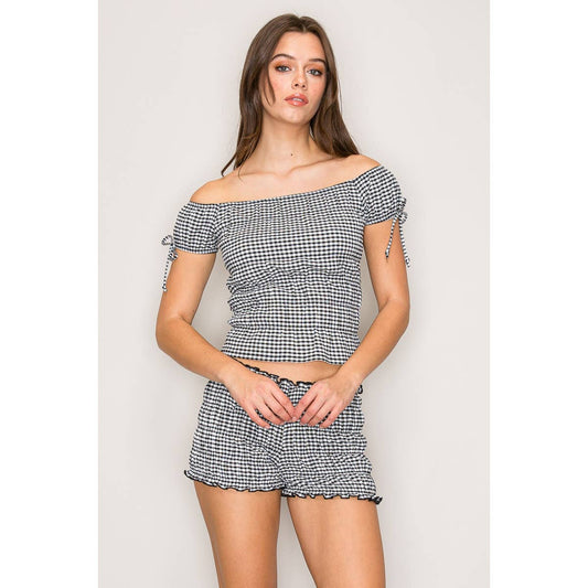 Set Off Shoulder Smocked Top With Smocked Shorts: Black / White / S-M-L(2-2-2)