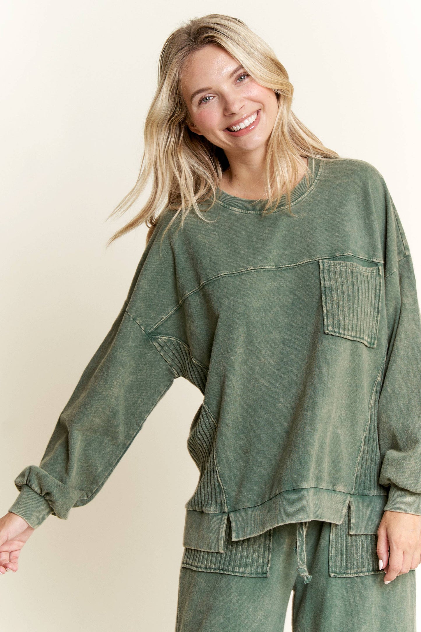MineralWash Knit detail pocket sweatshirts HE5878T: Latte / S-M-L / 2-2-2