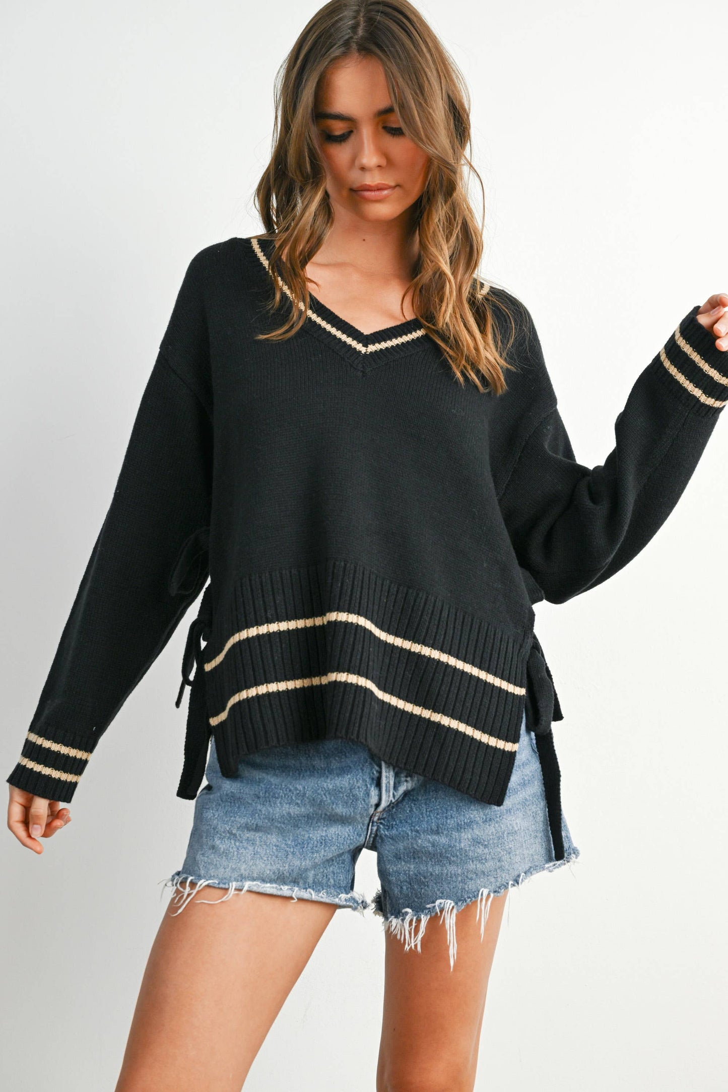 V-Neck Trimmed Long Sleeve Top - BMW7902: BLACK / TAUPE / S