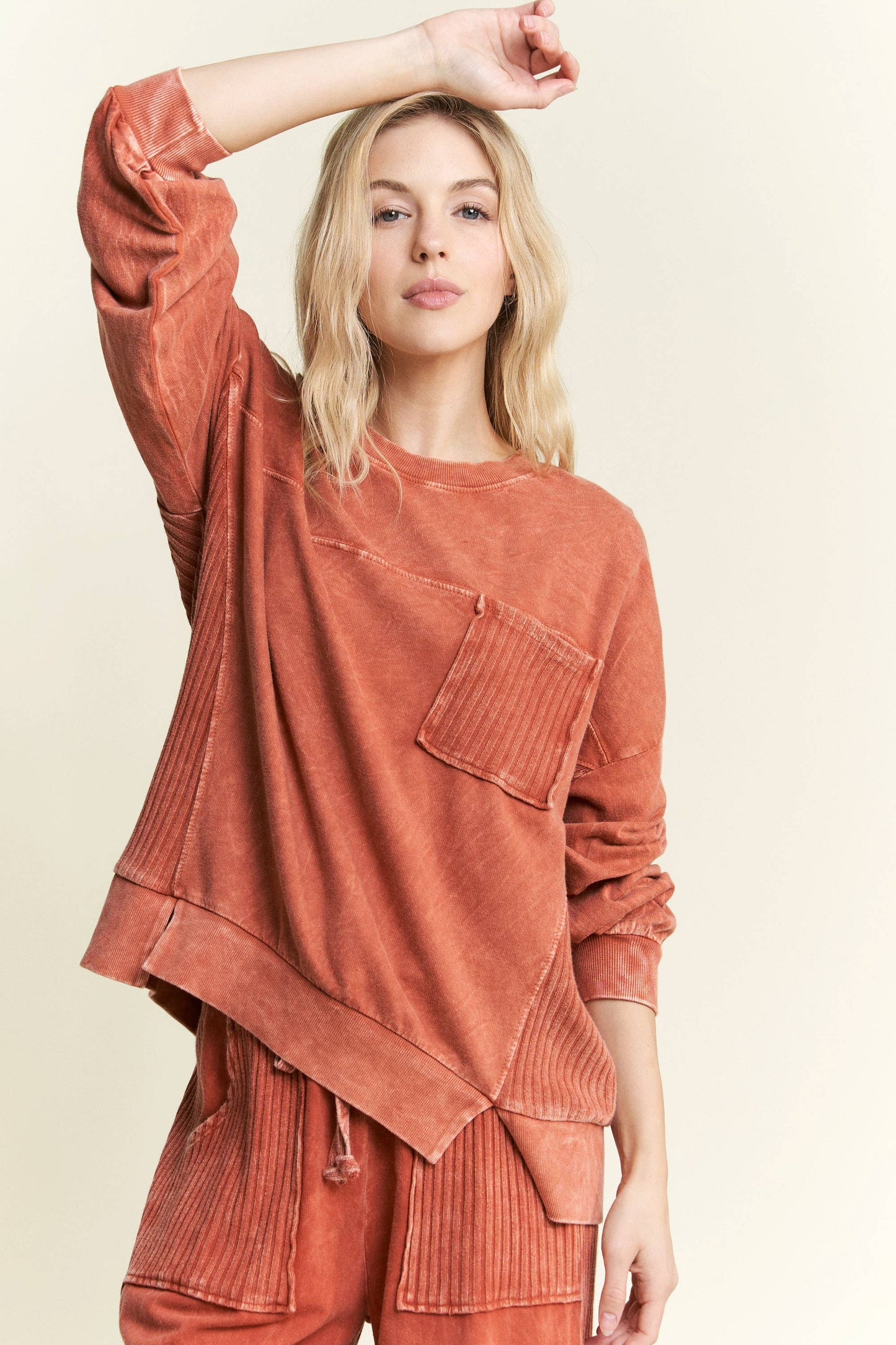 MineralWash Knit detail pocket sweatshirts HE5878T: Latte / S-M-L / 2-2-2