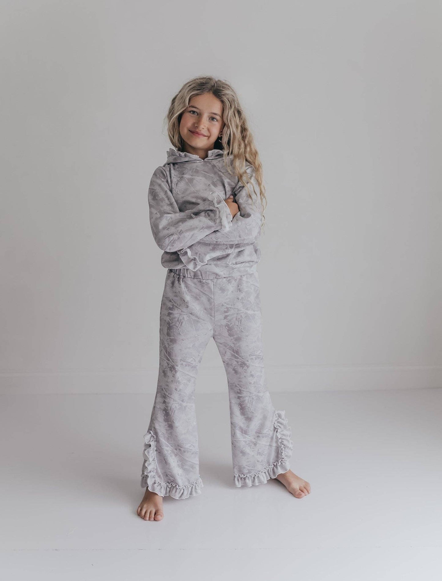Kids Light Gray Camo Hooded Ruffle Pocket Lounge Set: 5/6
