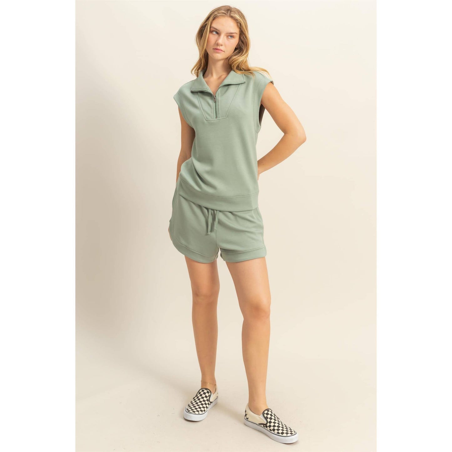 DZ25C571-Mock Neck Half Zip Up Sleeveless Top: BLACK / S-M-L(2-2-2)