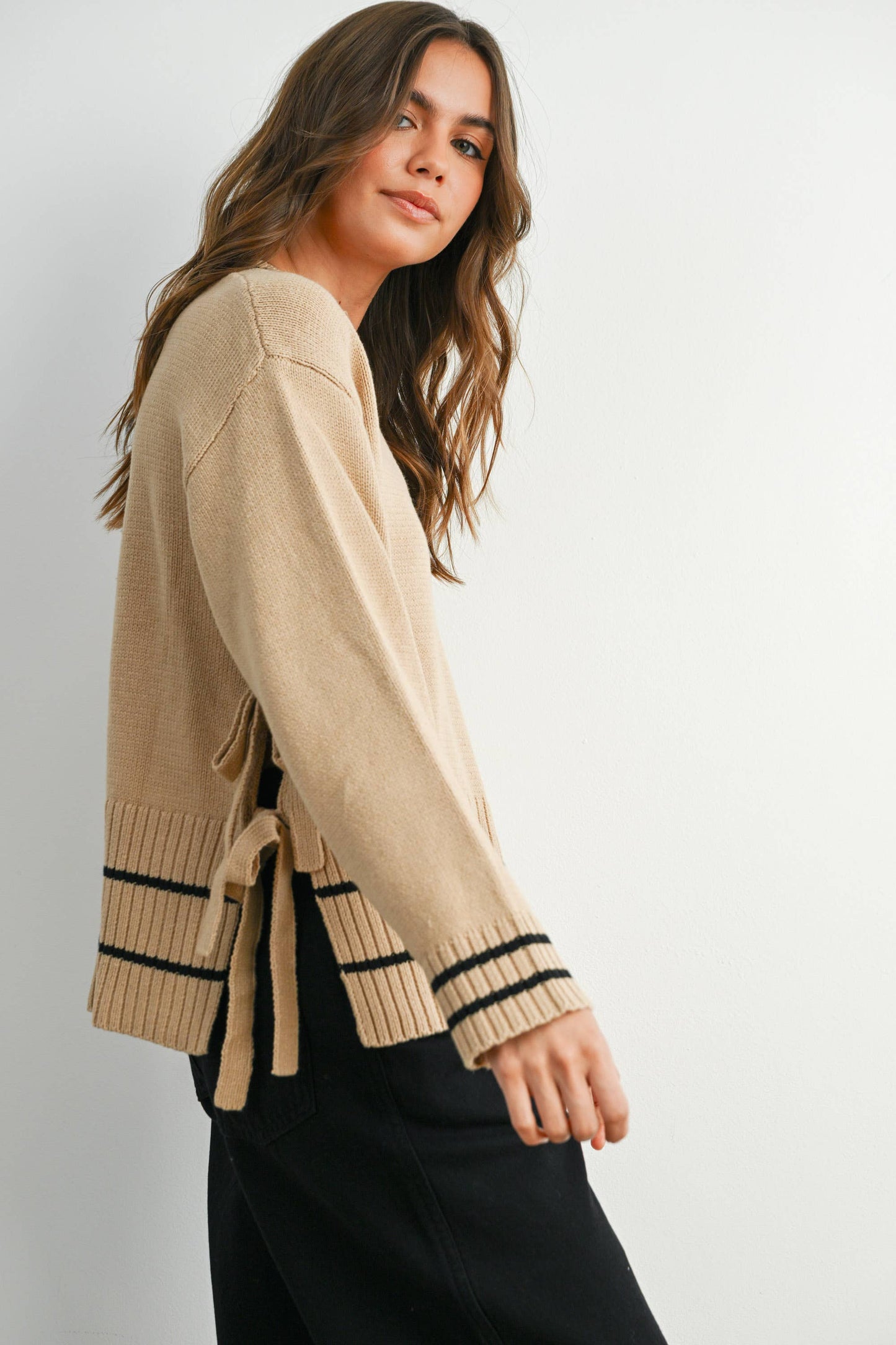 V-Neck Trimmed Long Sleeve Top - BMW7902: BLACK / TAUPE / S