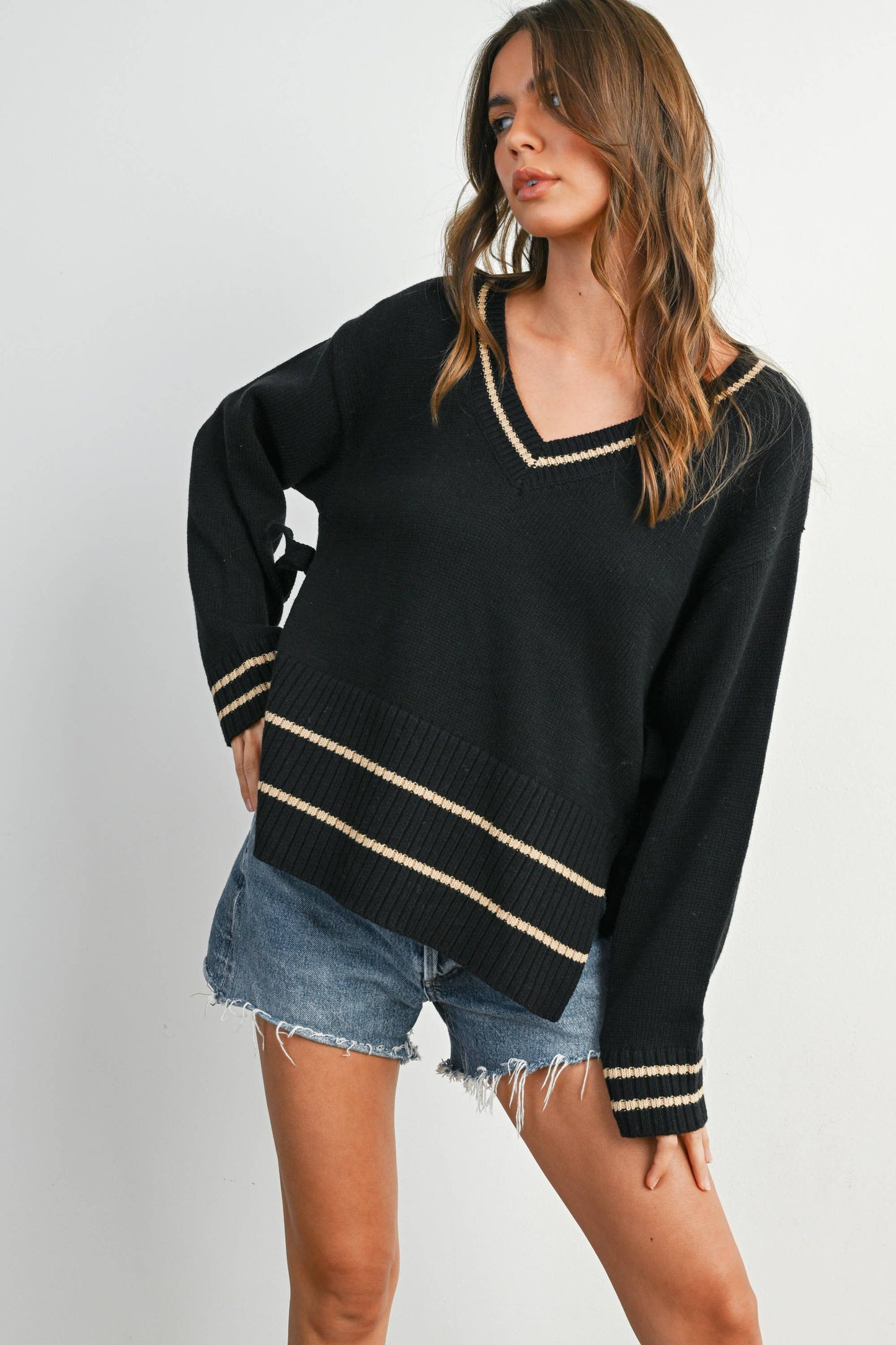 V-Neck Trimmed Long Sleeve Top - BMW7902: BLACK / TAUPE / L