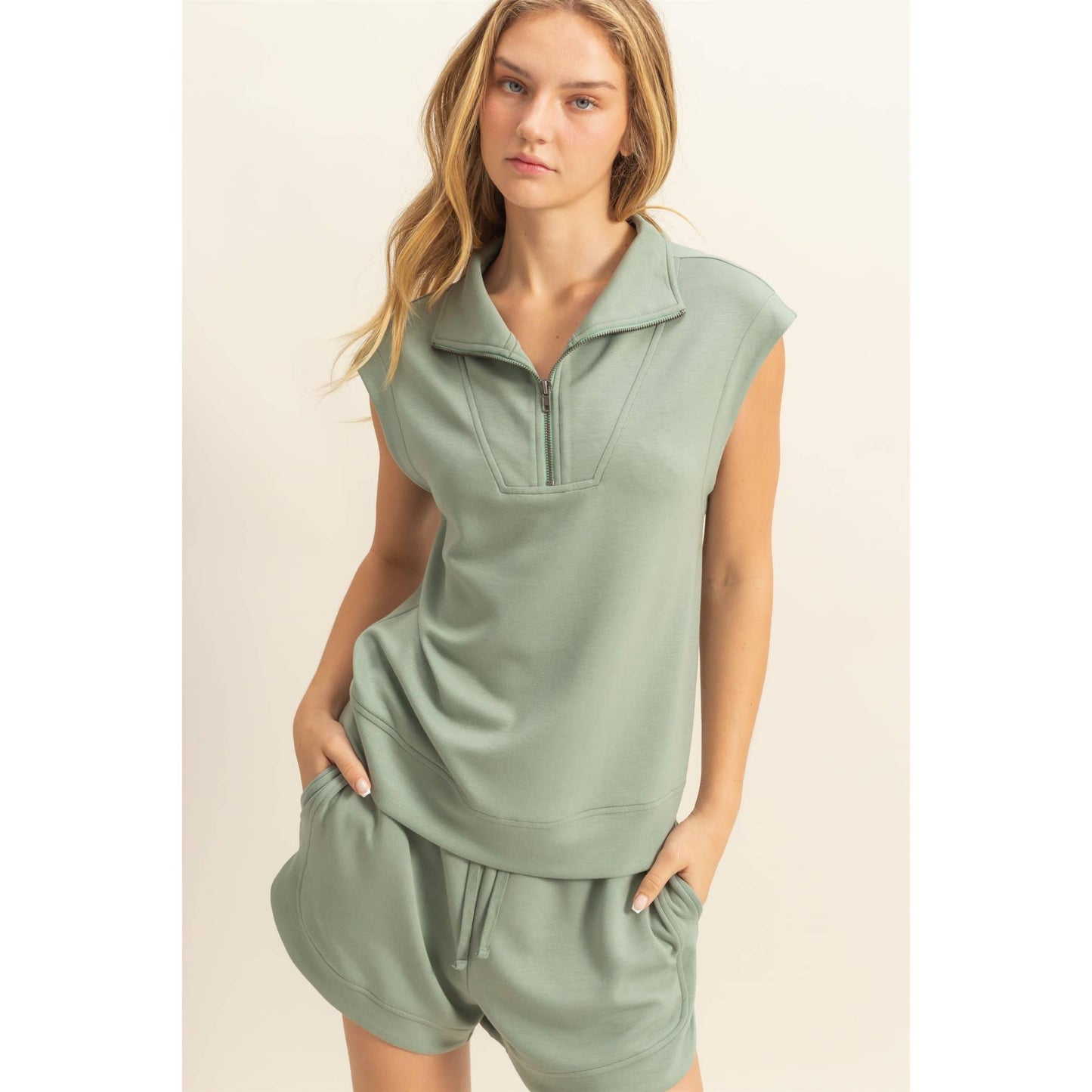 DZ25C571-Mock Neck Half Zip Up Sleeveless Top: BLACK / S-M-L(2-2-2)