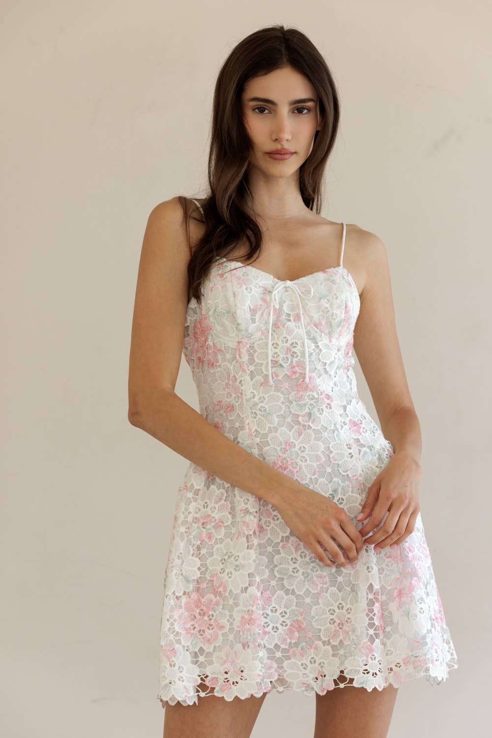 JD7713-FLORAL LACE MINI DRESS: WHITE PINK FLORAL / M