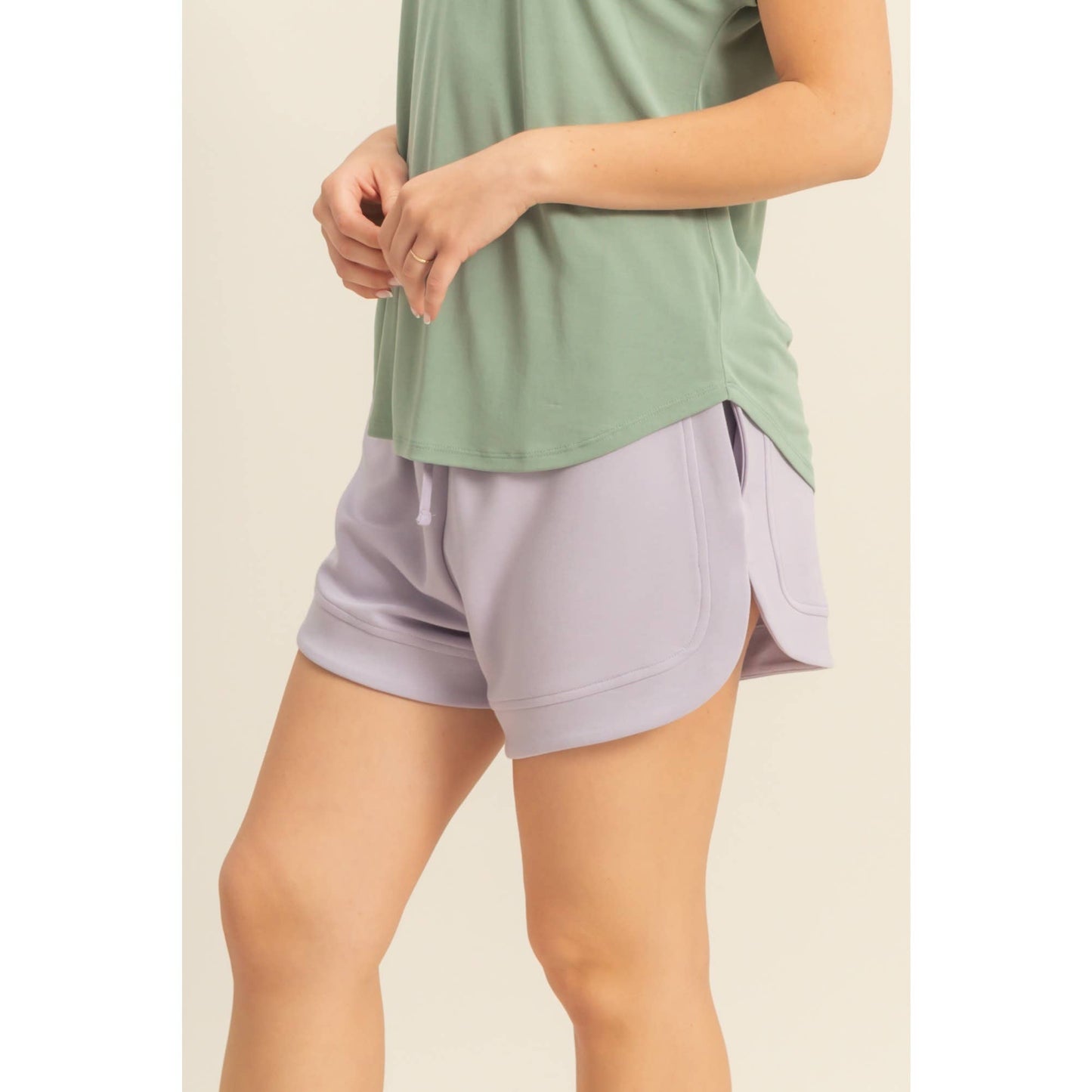 DZ25C563-Elasticized Waist Loose Sweat Shorts: BLACK / S-M-L(2-2-2)