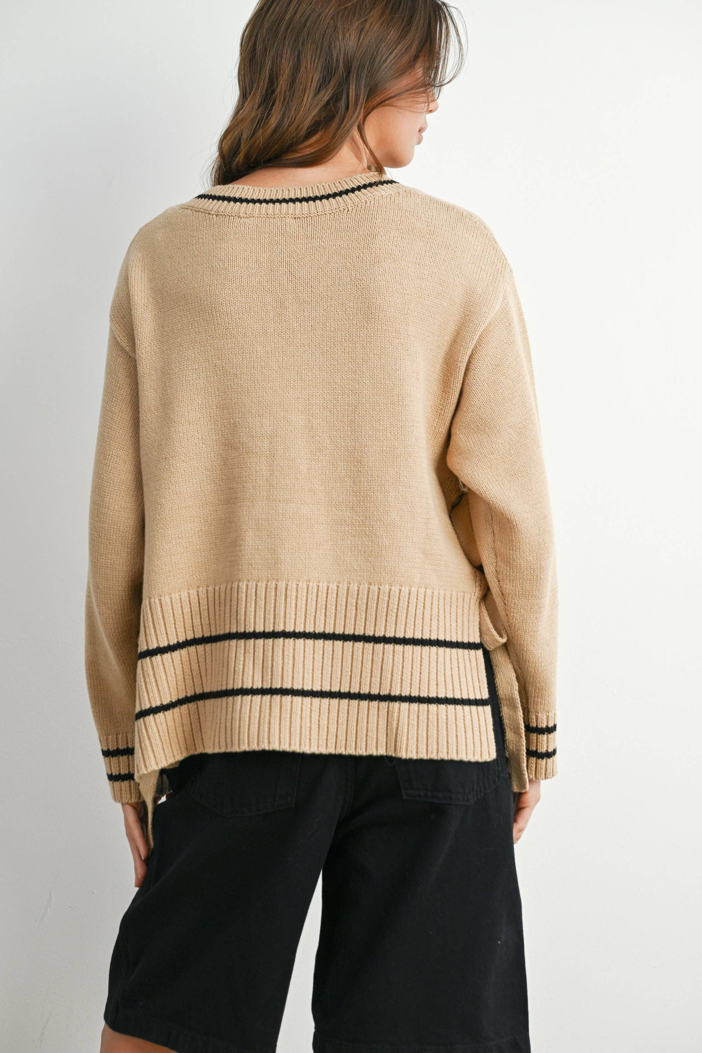V-Neck Trimmed Long Sleeve Top - BMW7902: BLACK / TAUPE / L