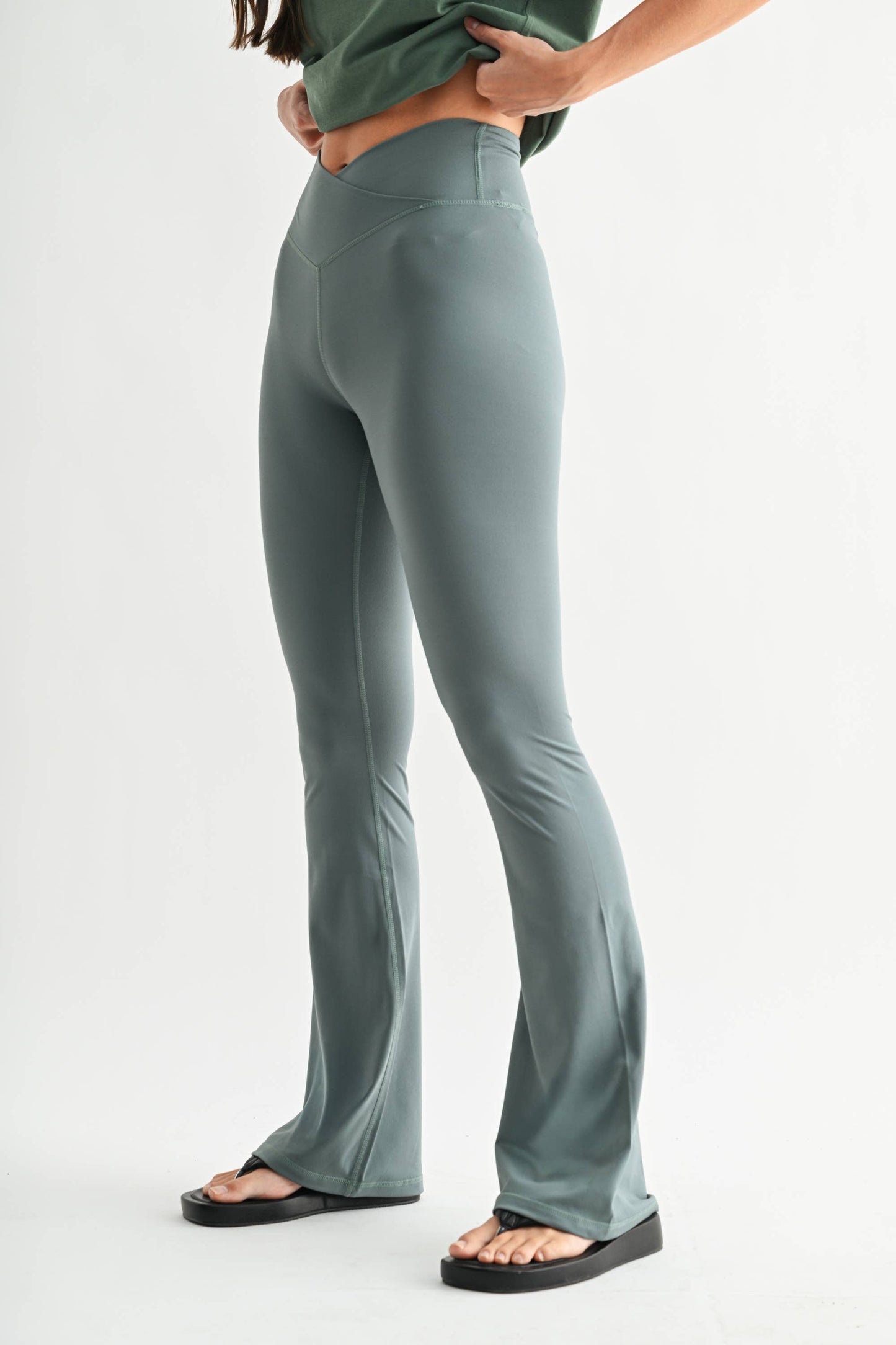 Venice Crossover Waist Yoga Pants: DARK PLUM / S:M:L (2:2:2)