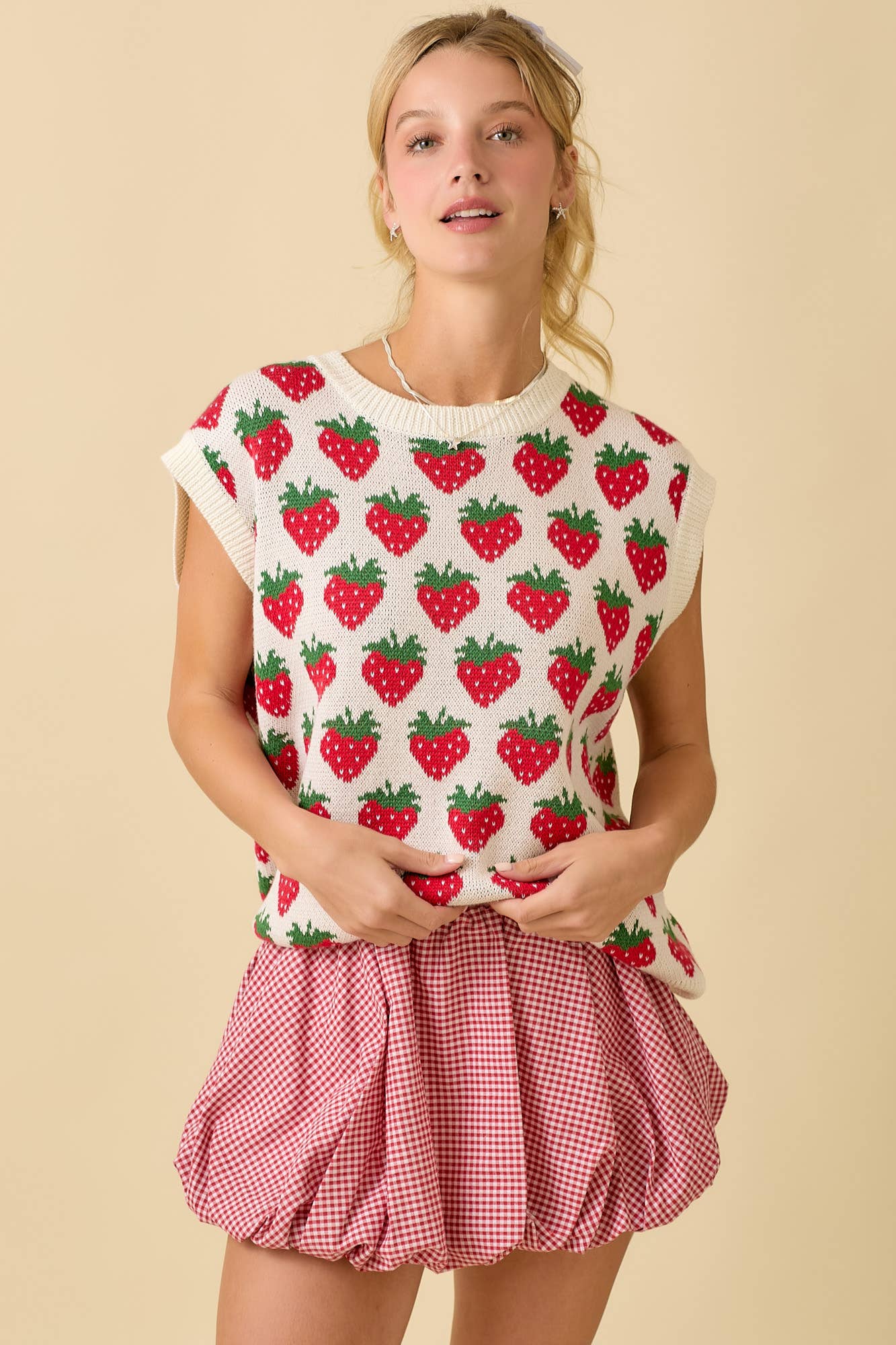 Strawberry Oversized Sleeveless Sweater Knit Top: IVORY / M