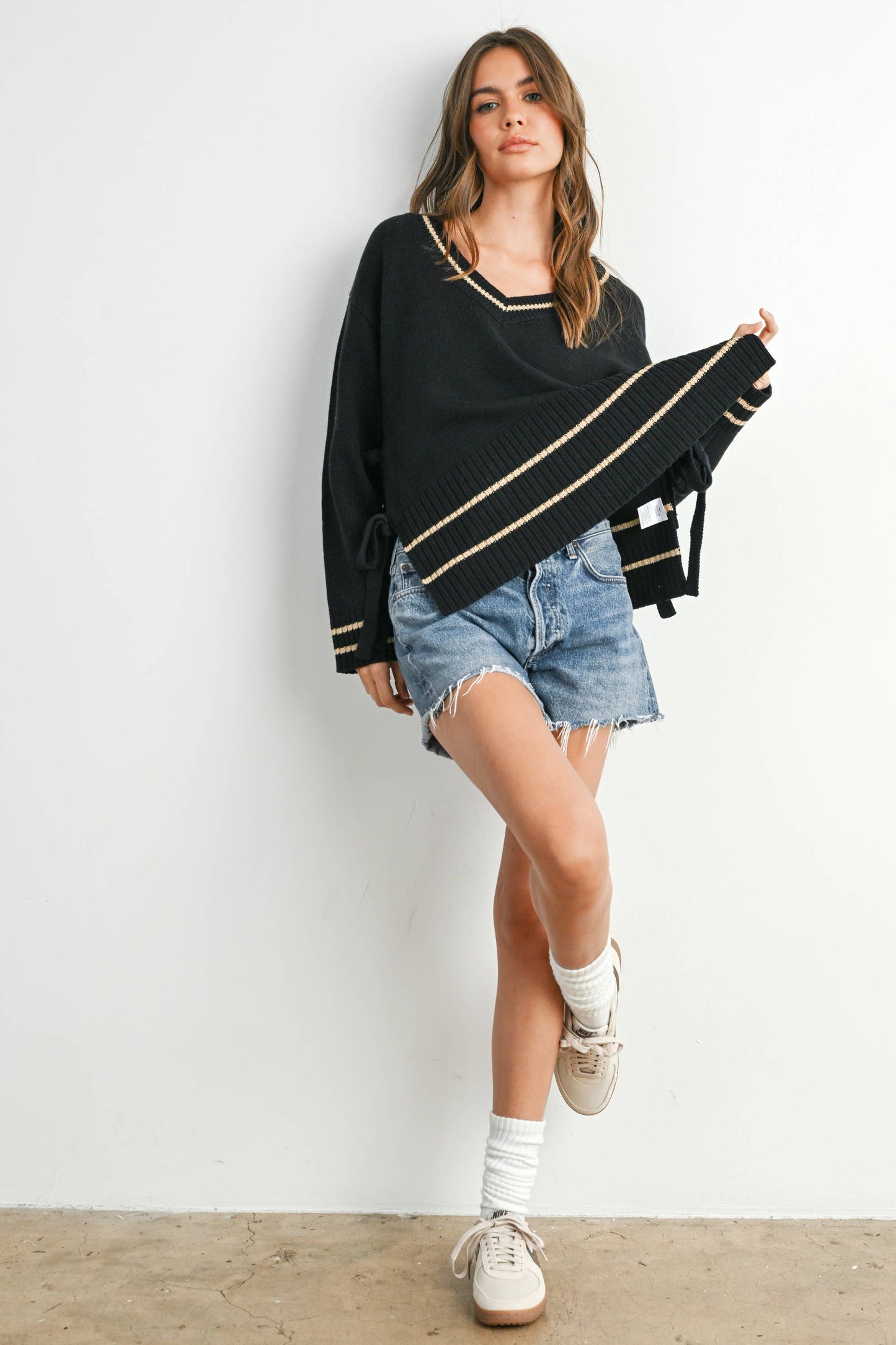 V-Neck Trimmed Long Sleeve Top - BMW7902: BLACK / TAUPE / S