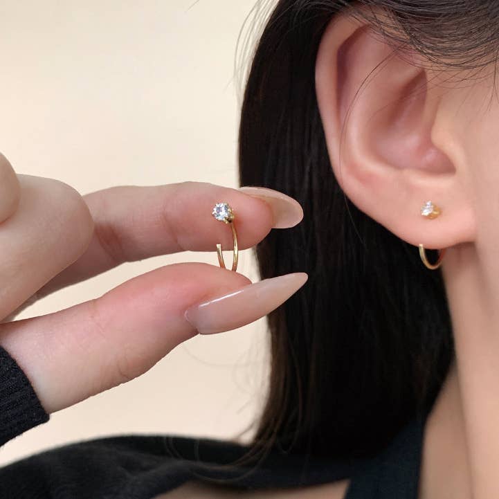 E141 dainty huggie hoop earring, huggie earring, ear wire: Silver