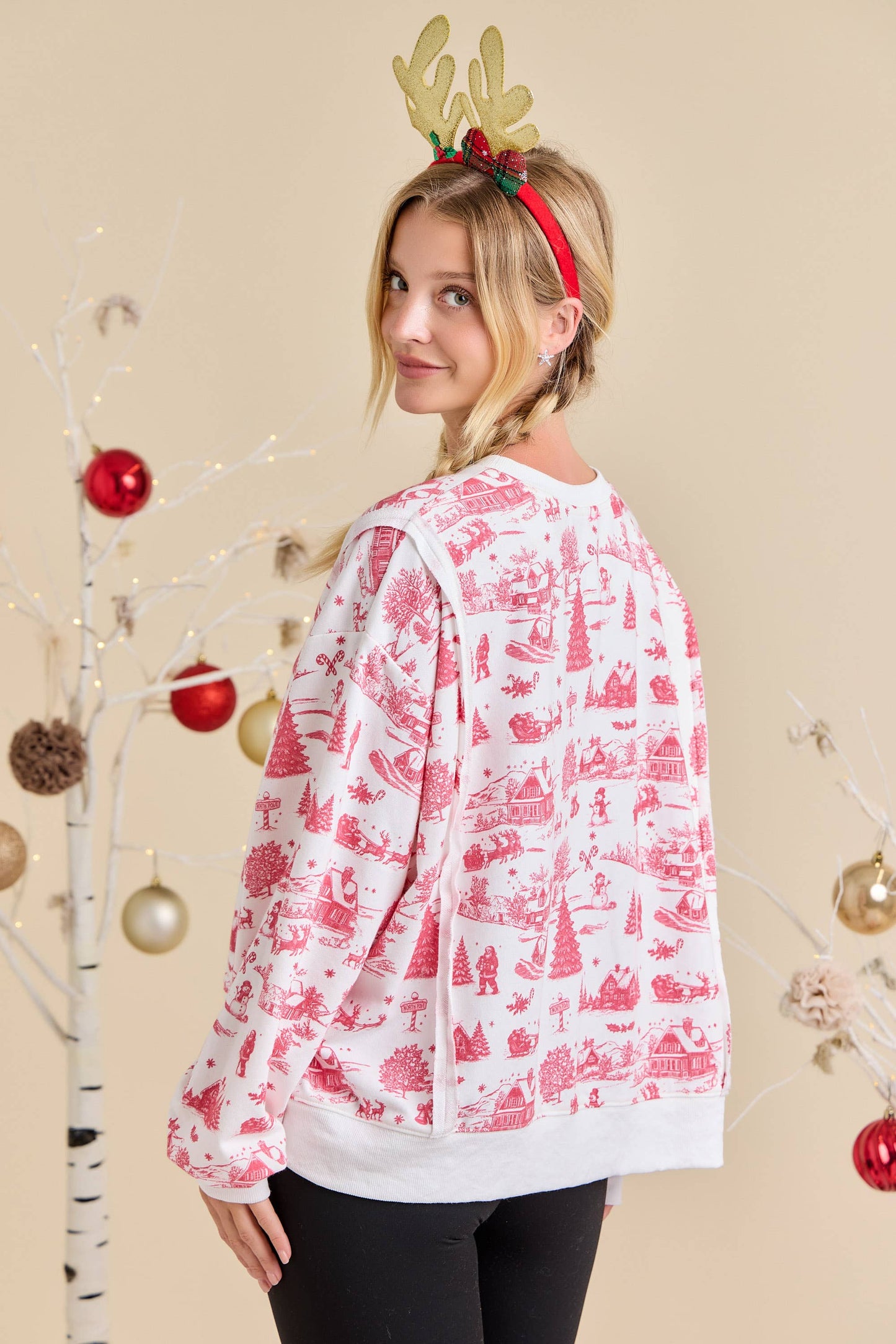 Holiday Toile Printed Oversized Top: Red / M
