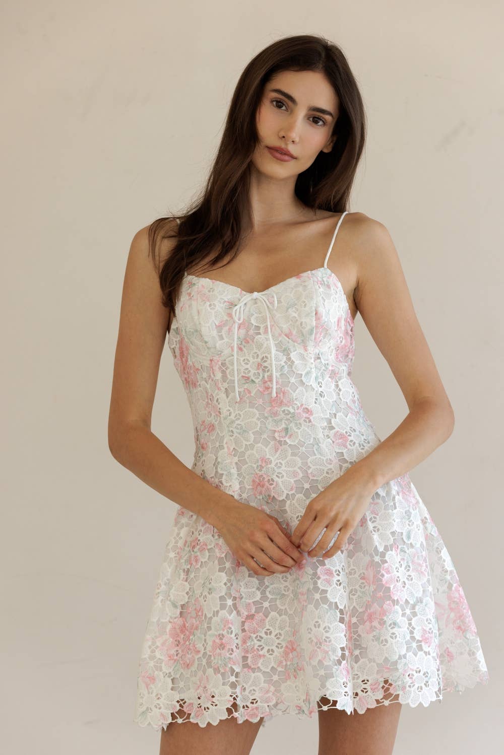 JD7713-FLORAL LACE MINI DRESS: WHITE PINK FLORAL / M
