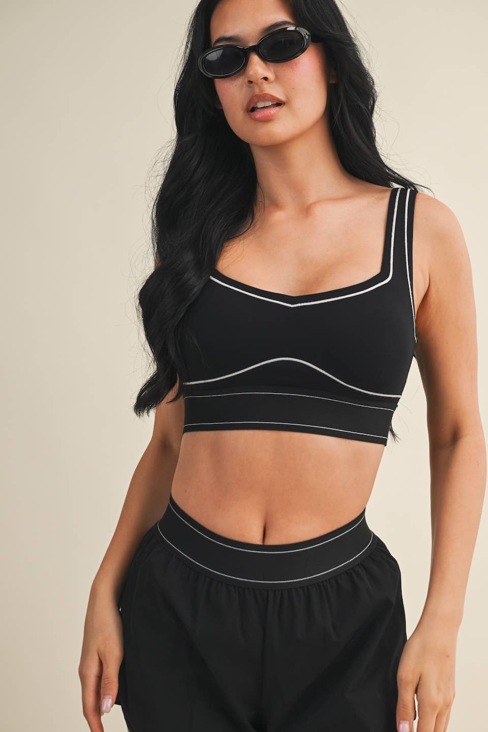 Contrast Thread Sports Bra: Black / L