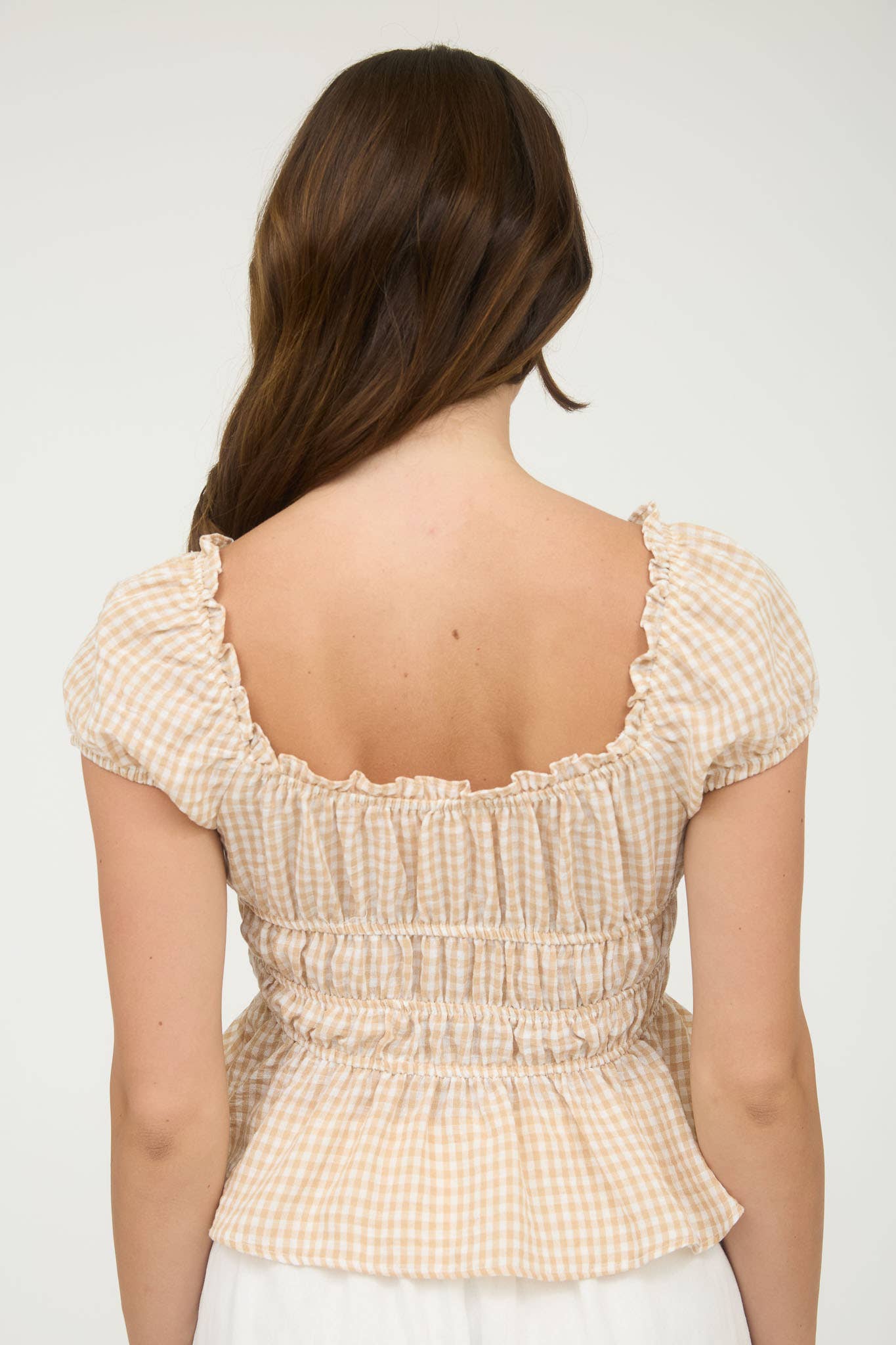 GINGHAM BOW DETAIL SHIRRED WAIST SHORT SLEEVE TOP: LIGHT KHAKI