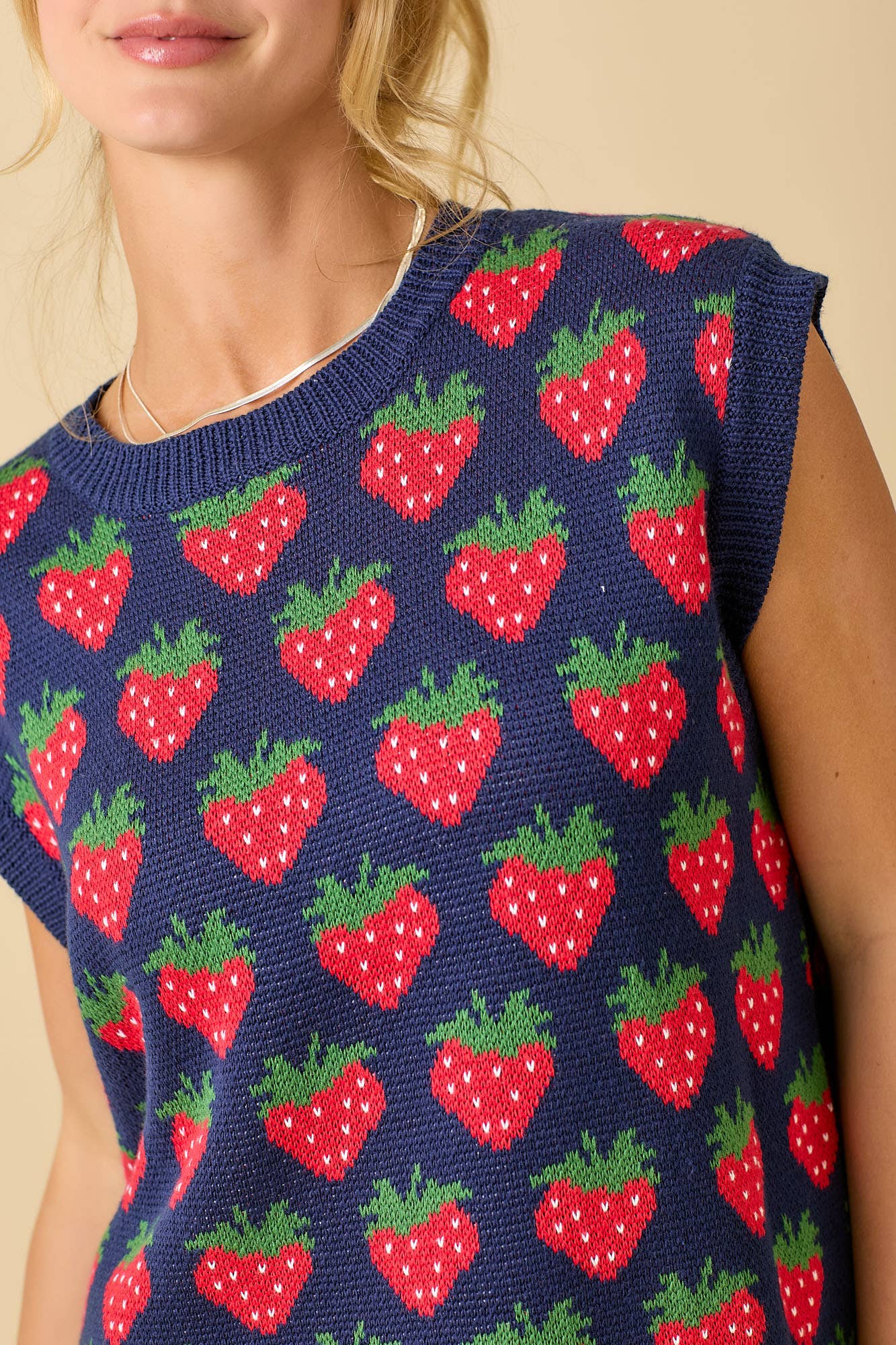 Strawberry Oversized Sleeveless Sweater Knit Top: IVORY / M