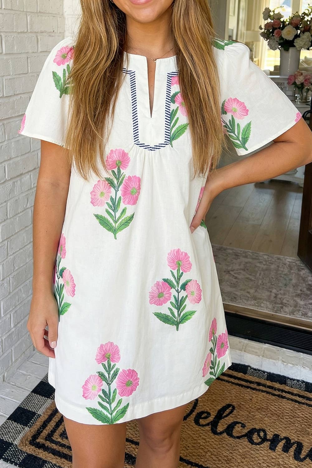 LAS Floral Short Sleeve Split Neck Loose Mini Dress (S-XL): White / Missy / M