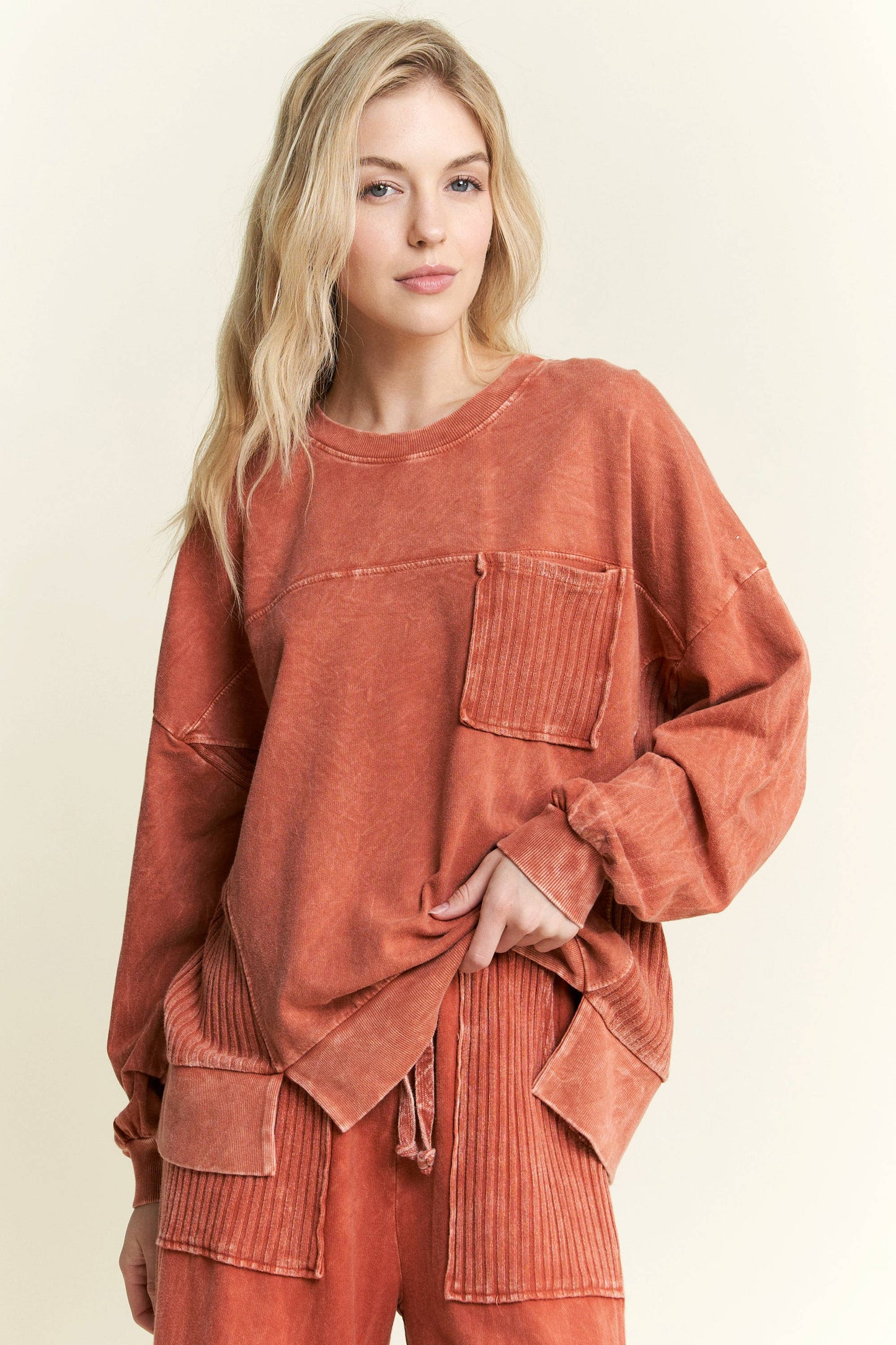 MineralWash Knit detail pocket sweatshirts HE5878T: Latte / S-M-L / 2-2-2