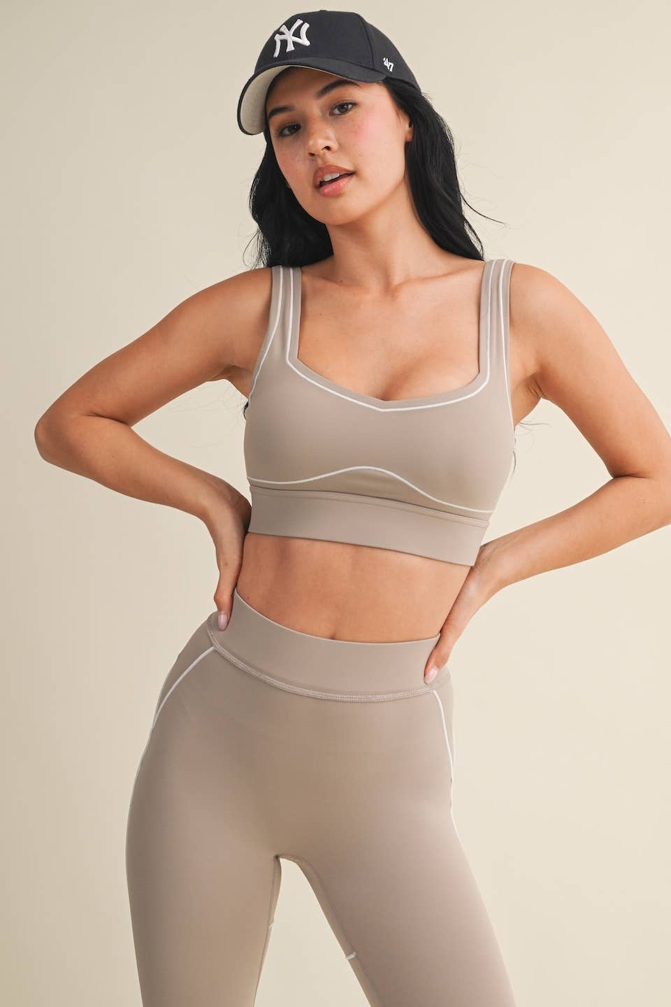 Contrast Thread Sports Bra: Black / L