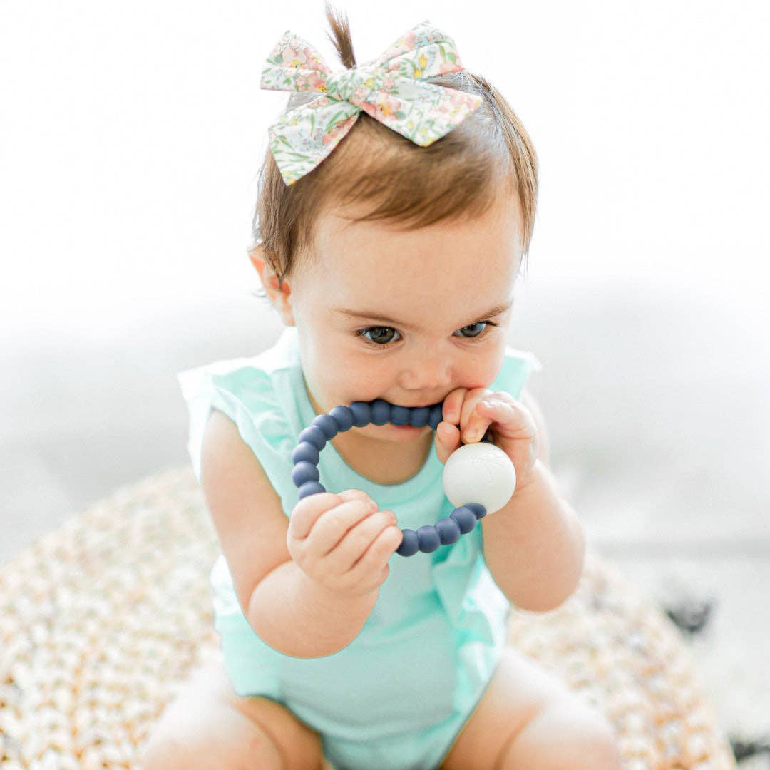 Cutie Teether Rattle: Orchid Clear
