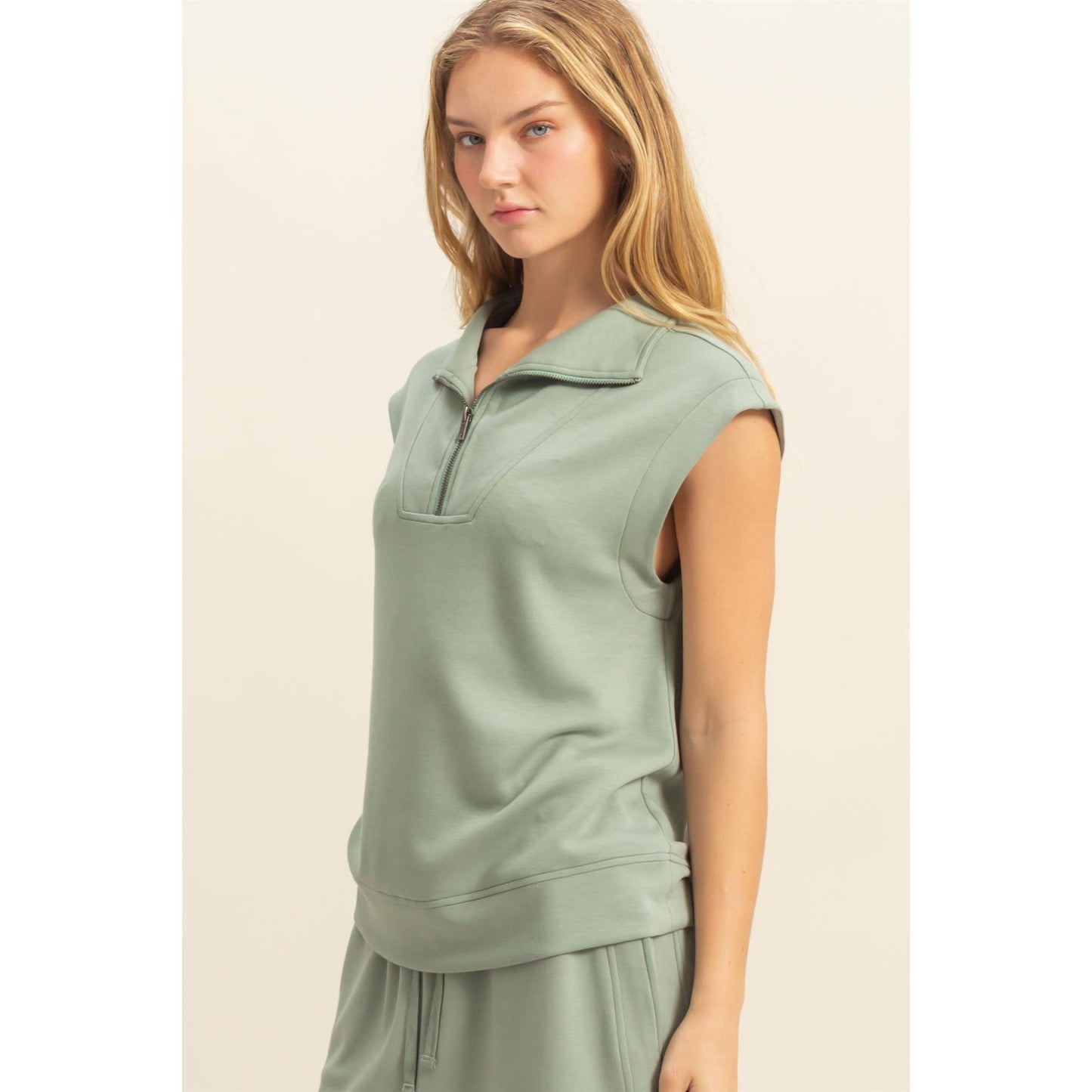 DZ25C571-Mock Neck Half Zip Up Sleeveless Top: BLACK / S-M-L(2-2-2)