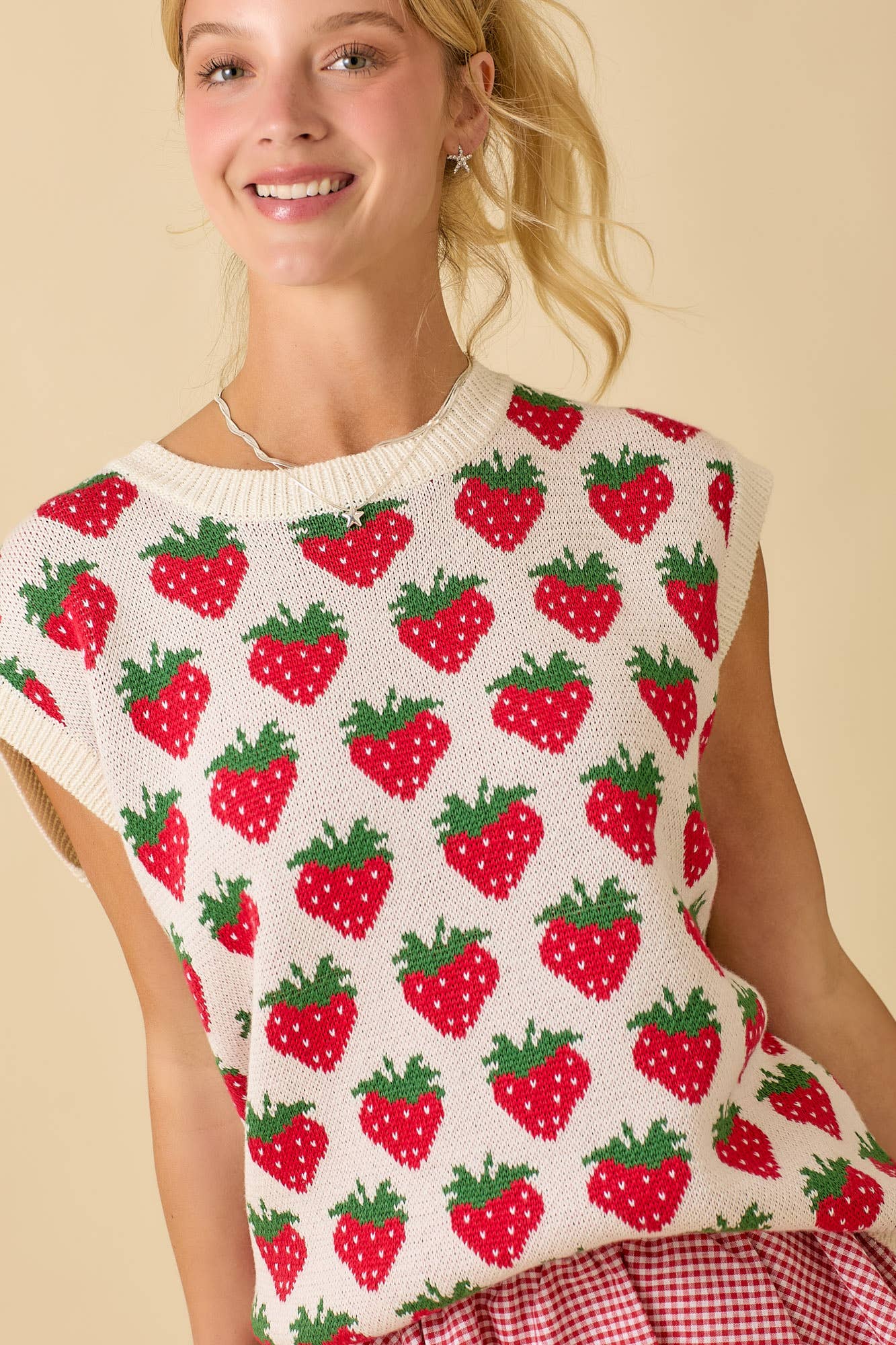 Strawberry Oversized Sleeveless Sweater Knit Top: IVORY / M