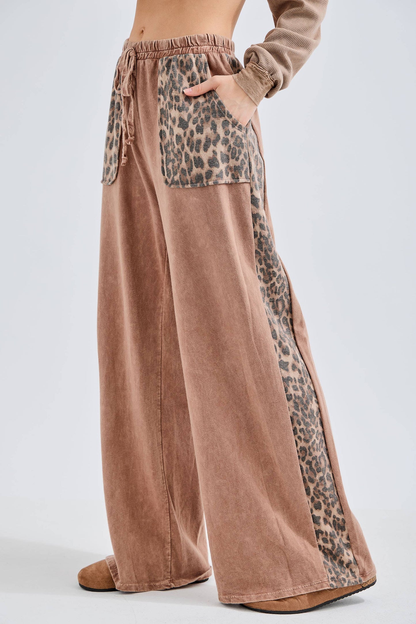 MineralWashed Leopard Print Pocket Side Trim Pants HP6162P1: Ash Oak / S-M-L / 2-2-2